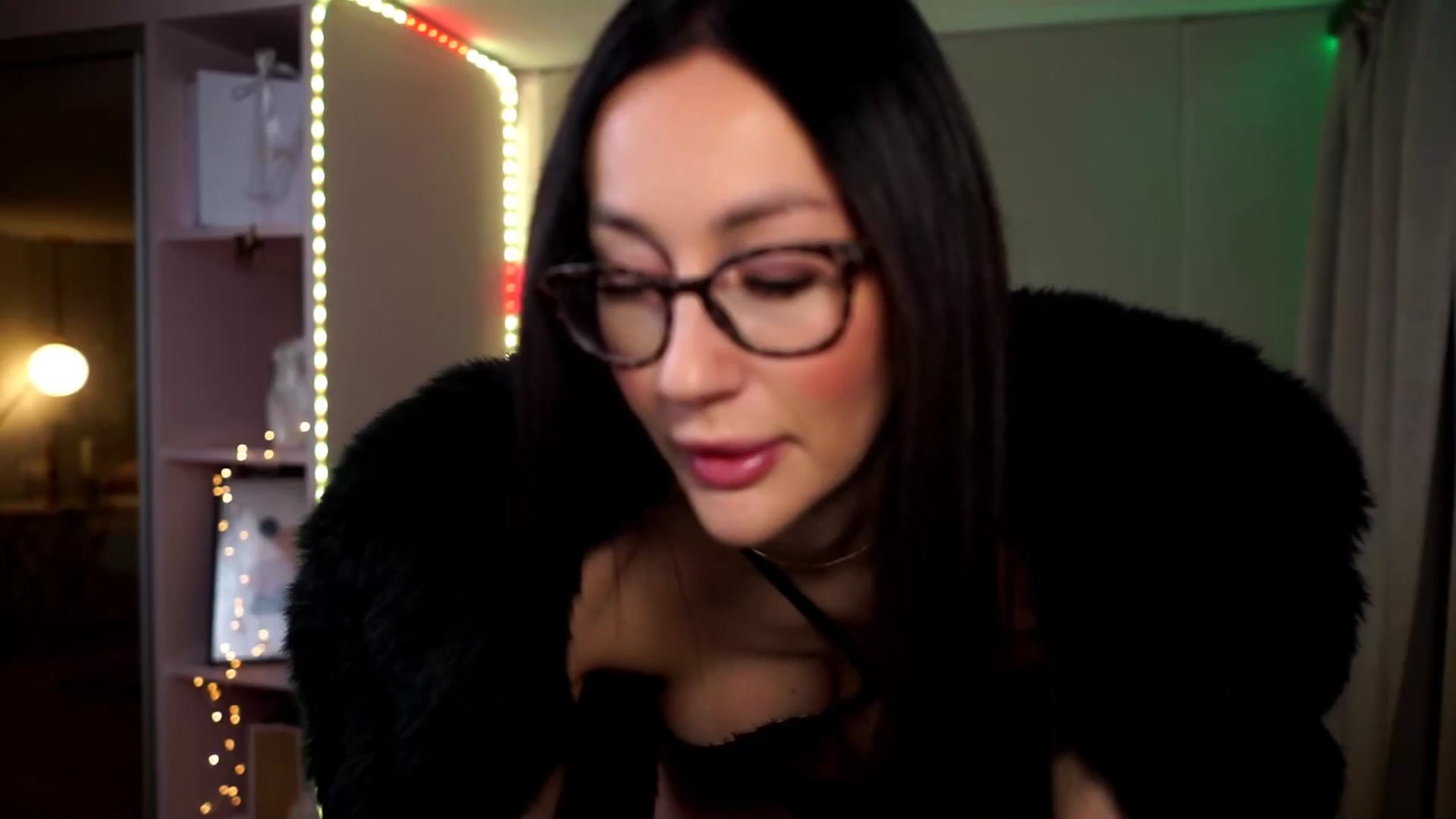 Gallery image thumbnail from Queen_Dasha's myfreecams stream on, 11/24/2024, 12:06 image 16 of 20
