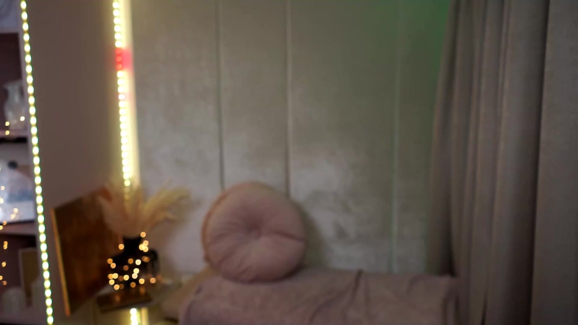 Gallery image thumbnail from Queen_Dasha's myfreecams stream on, 12/06/2024, 21:45 image 12 of 20