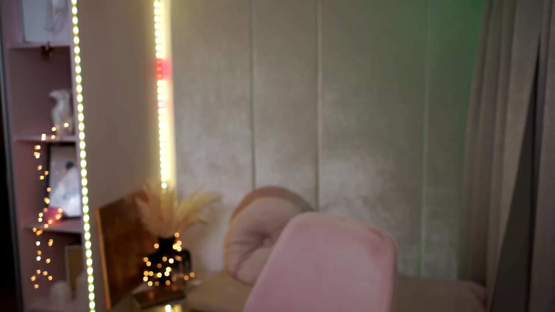 Gallery image thumbnail from Queen_Dasha's myfreecams stream on, 12/19/2024, 20:34 image 14 of 20