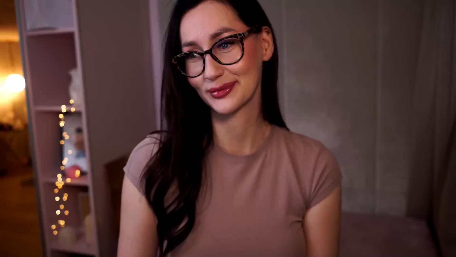 Gallery image thumbnail from Queen_Dasha's myfreecams stream on, 05/17/2025, 19:06 image 19 of 20