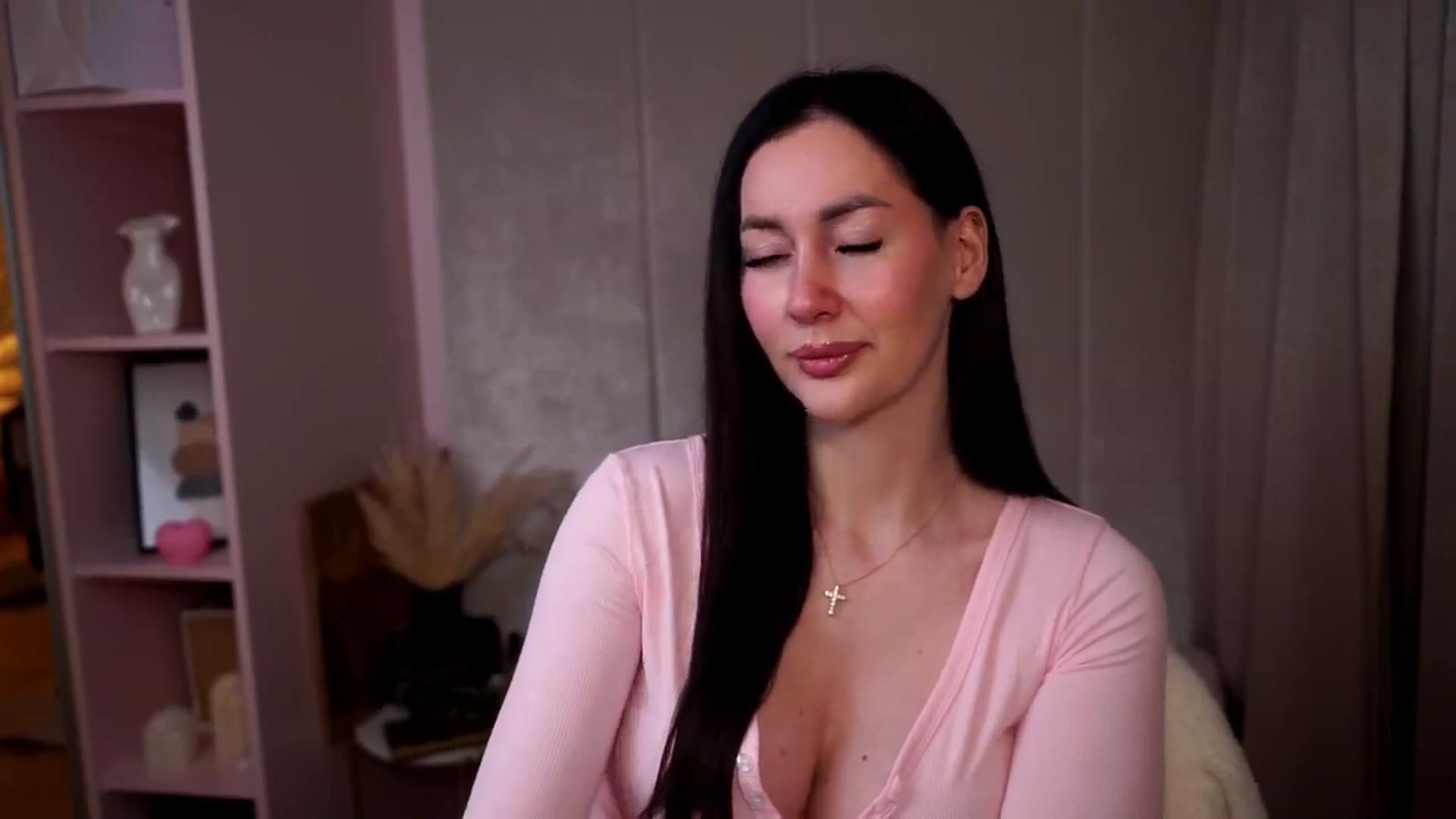 Gallery image thumbnail from Queen_Dasha's myfreecams stream on, 07/17/2025, 19:00 image 18 of 20