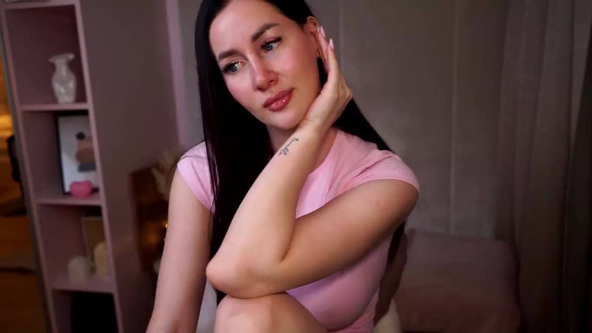 Gallery image thumbnail from Queen_Dasha's myfreecams stream on, 07/18/2025, 20:13 image 10 of 20