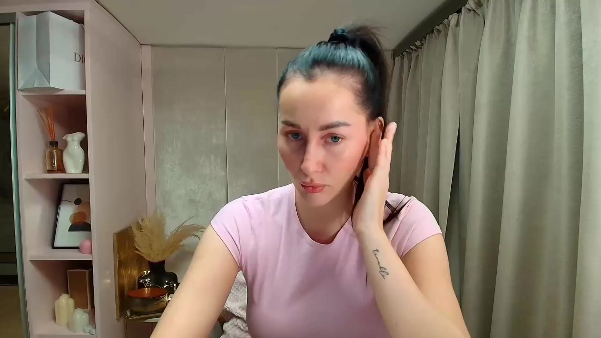 Gallery image thumbnail from Queen_Dasha's myfreecams stream on, 03/19/2026, 22:04 image 1 of 20