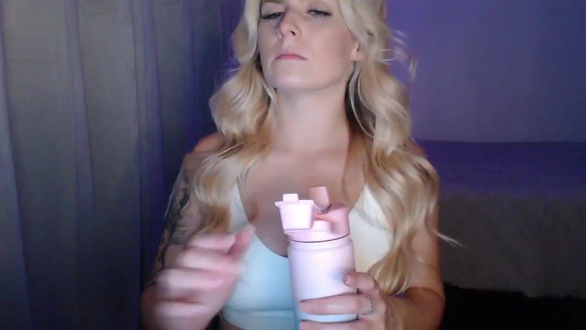 Gallery image thumbnail from Queen_Kendall's myfreecams stream on, 08/09/2023, 01:13 image 1 of 20