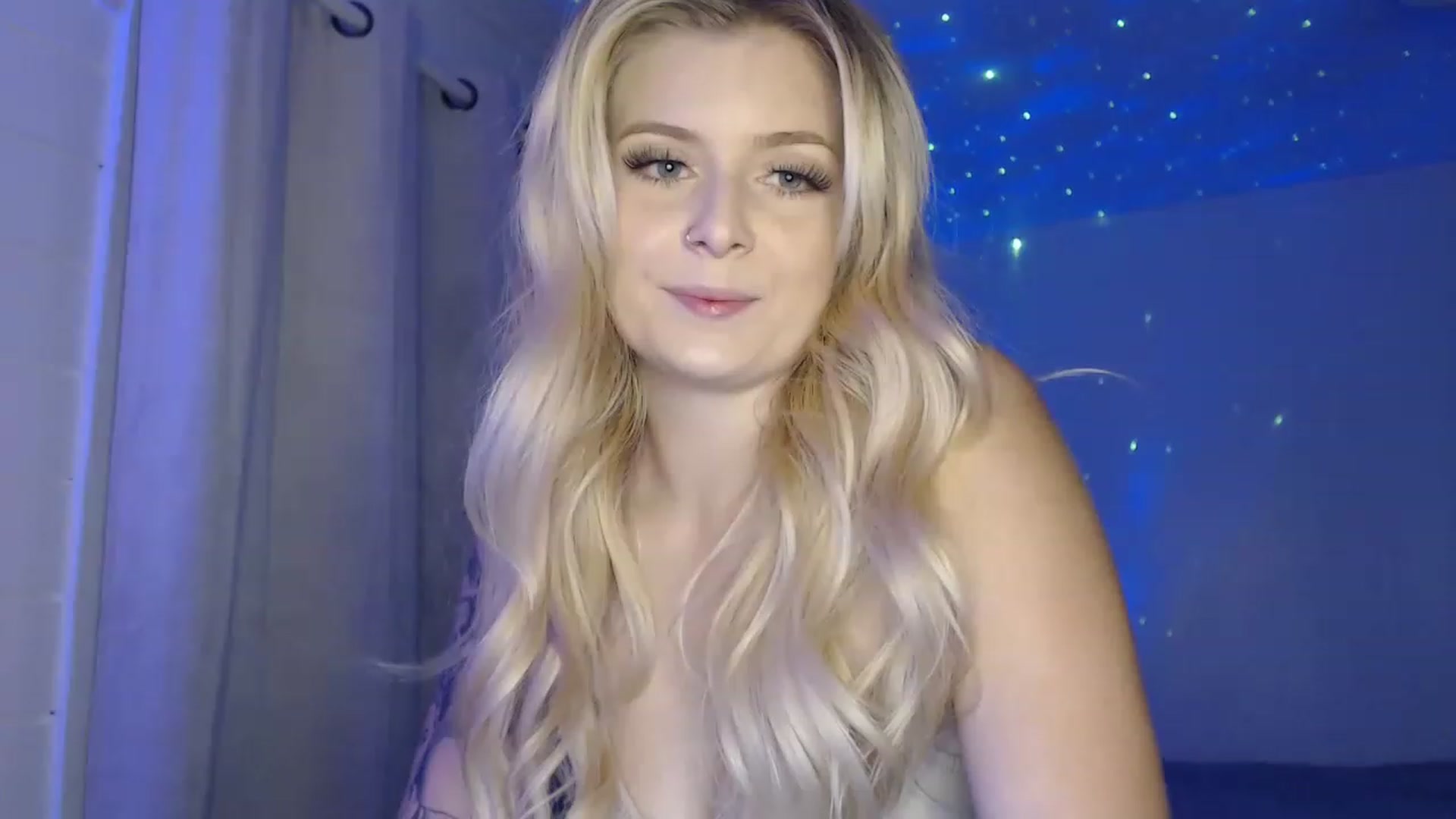 Gallery image thumbnail from Queen_Kendall's myfreecams stream on, 08/18/2023, 24:53 image 17 of 20