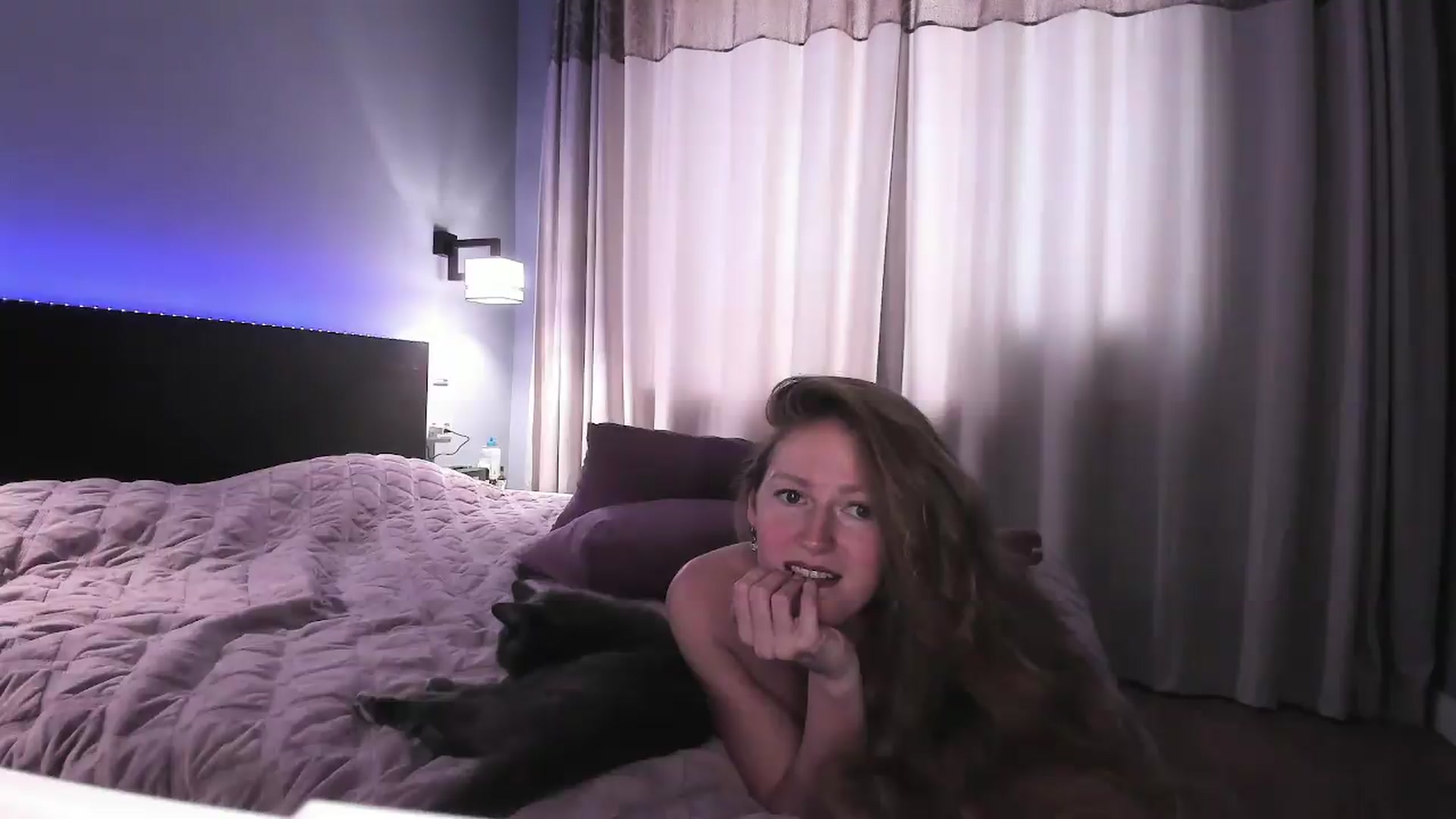 Gallery image thumbnail from Queen__Diana's myfreecams stream on, 05/17/2026, 08:32 image 16 of 20