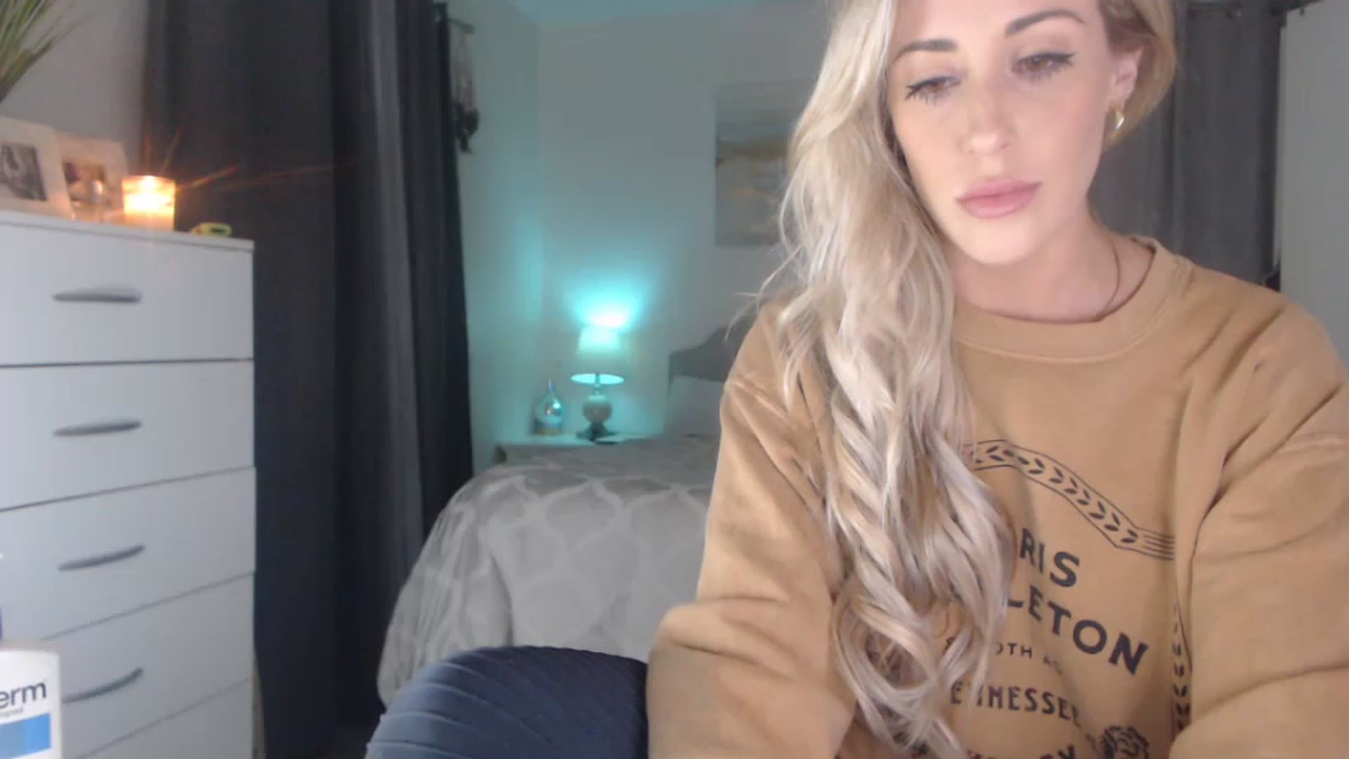Gallery image thumbnail from Queen_bambii's myfreecams stream on, 11/16/2022, 08:38 image 1 of 20