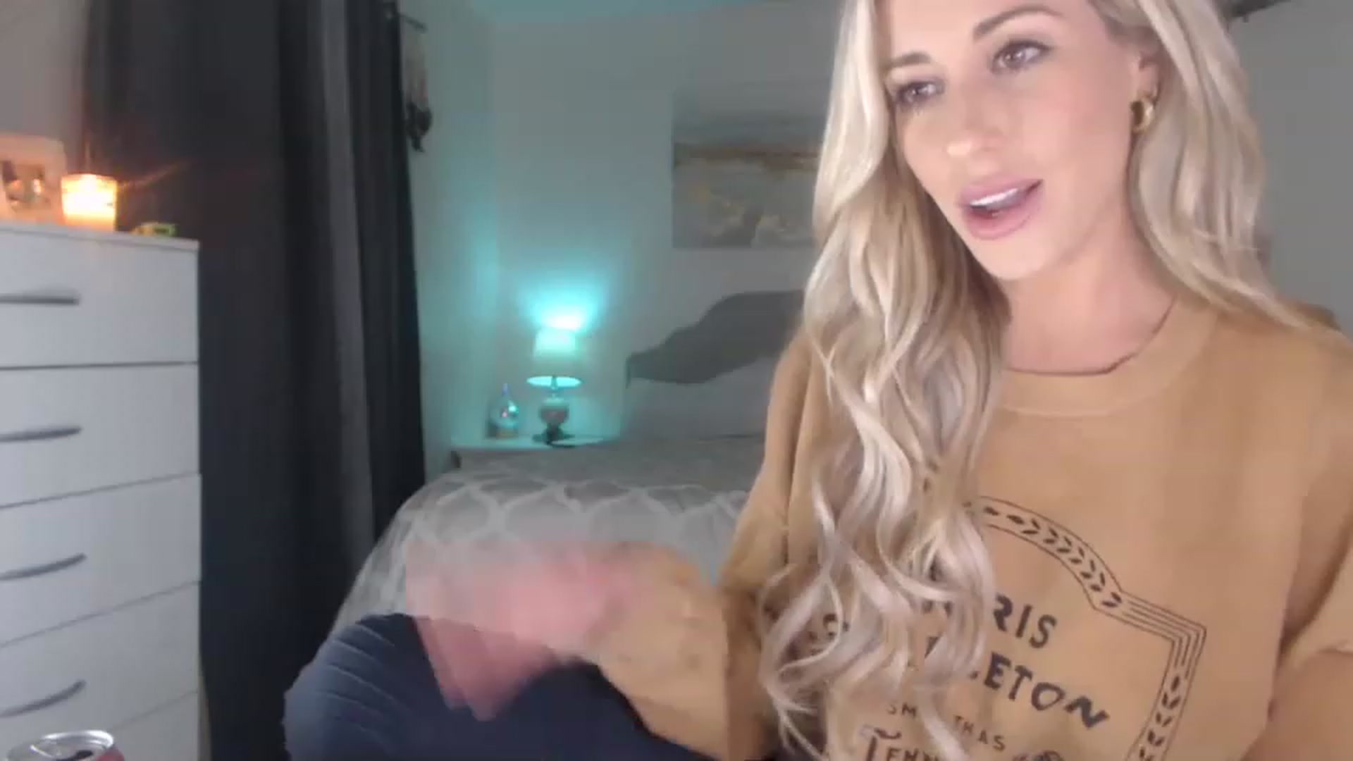 Gallery image thumbnail from Queen_bambii's myfreecams stream on, 11/16/2022, 08:38 image 8 of 20