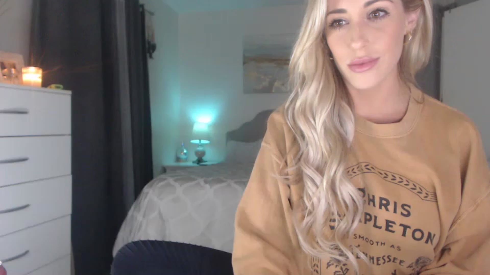 Gallery image thumbnail from Queen_bambii's myfreecams stream on, 11/16/2022, 08:38 image 10 of 20