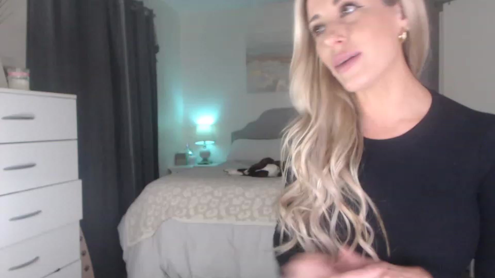Gallery image thumbnail from Queen_bambii's myfreecams stream on, 11/22/2022, 07:37 image 4 of 20