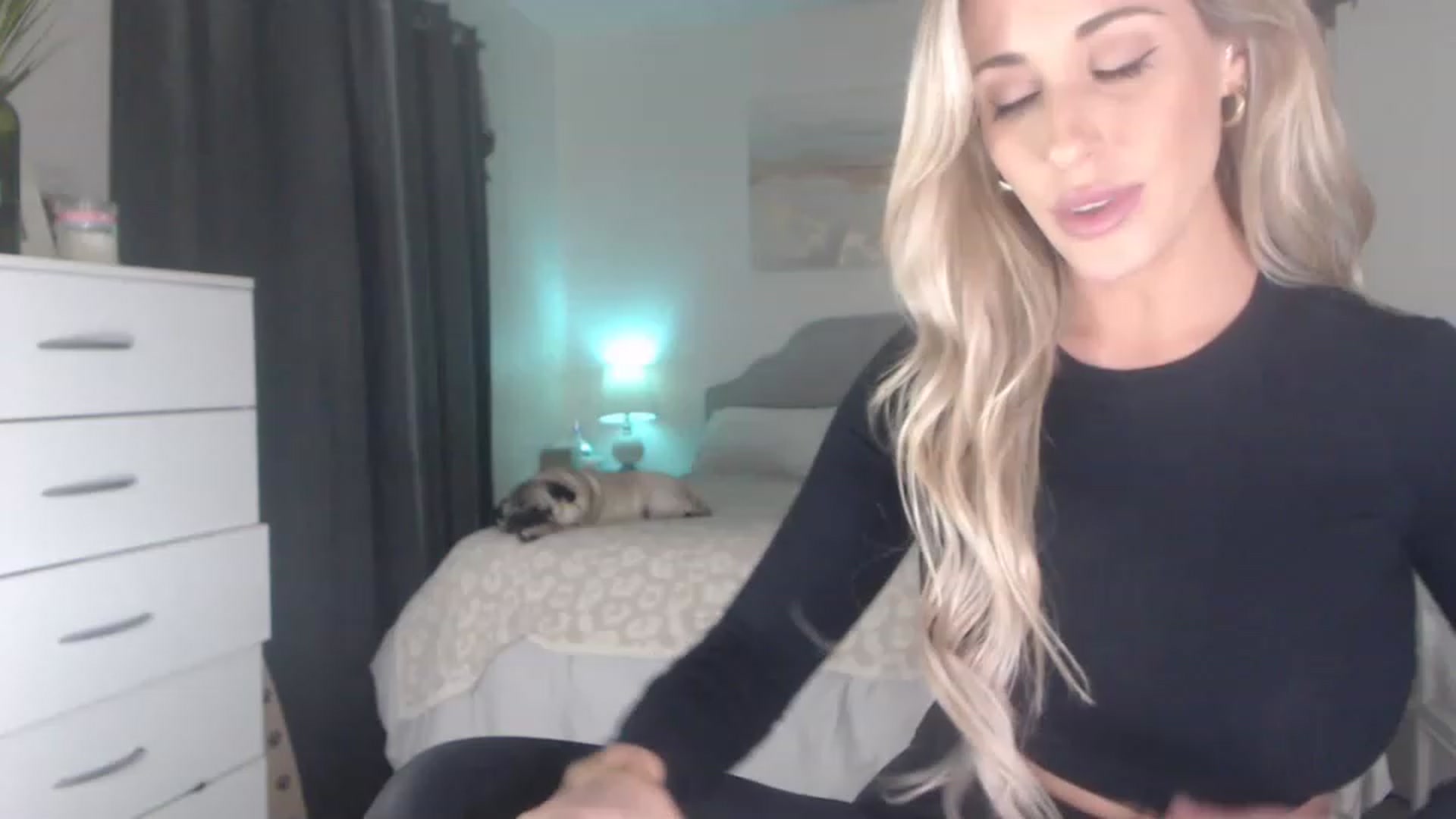 Gallery image thumbnail from Queen_bambii's myfreecams stream on, 11/22/2022, 07:37 image 16 of 20