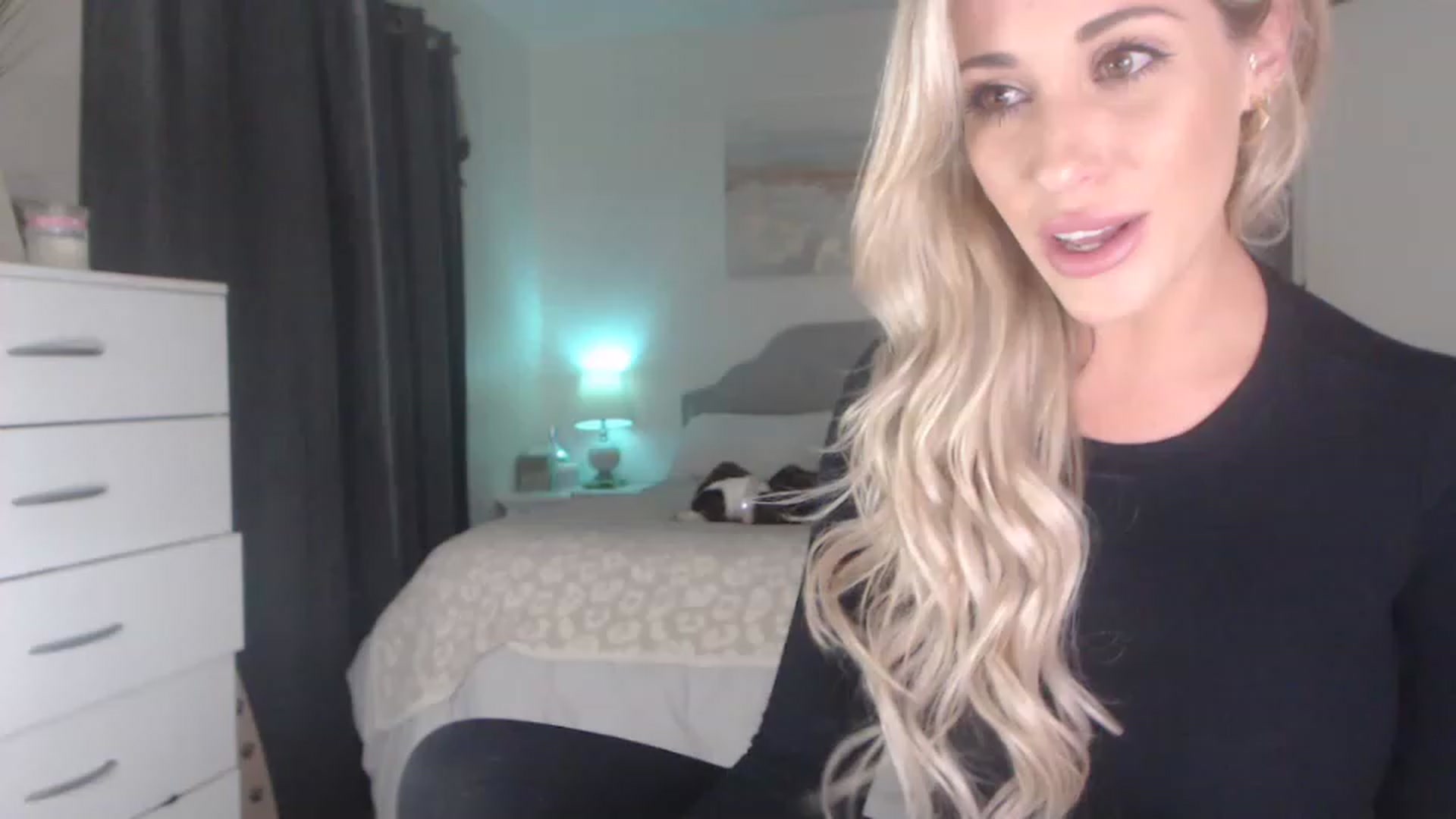 Gallery image thumbnail from Queen_bambii's myfreecams stream on, 11/22/2022, 07:37 image 3 of 20