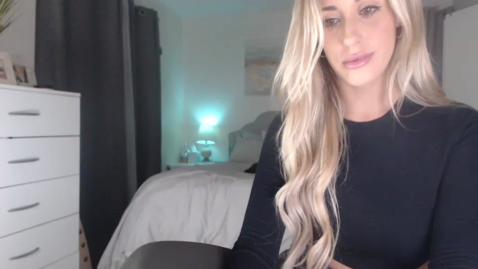 Gallery image thumbnail from Queen_bambii's myfreecams stream on, 12/03/2022, 07:00 image 18 of 20
