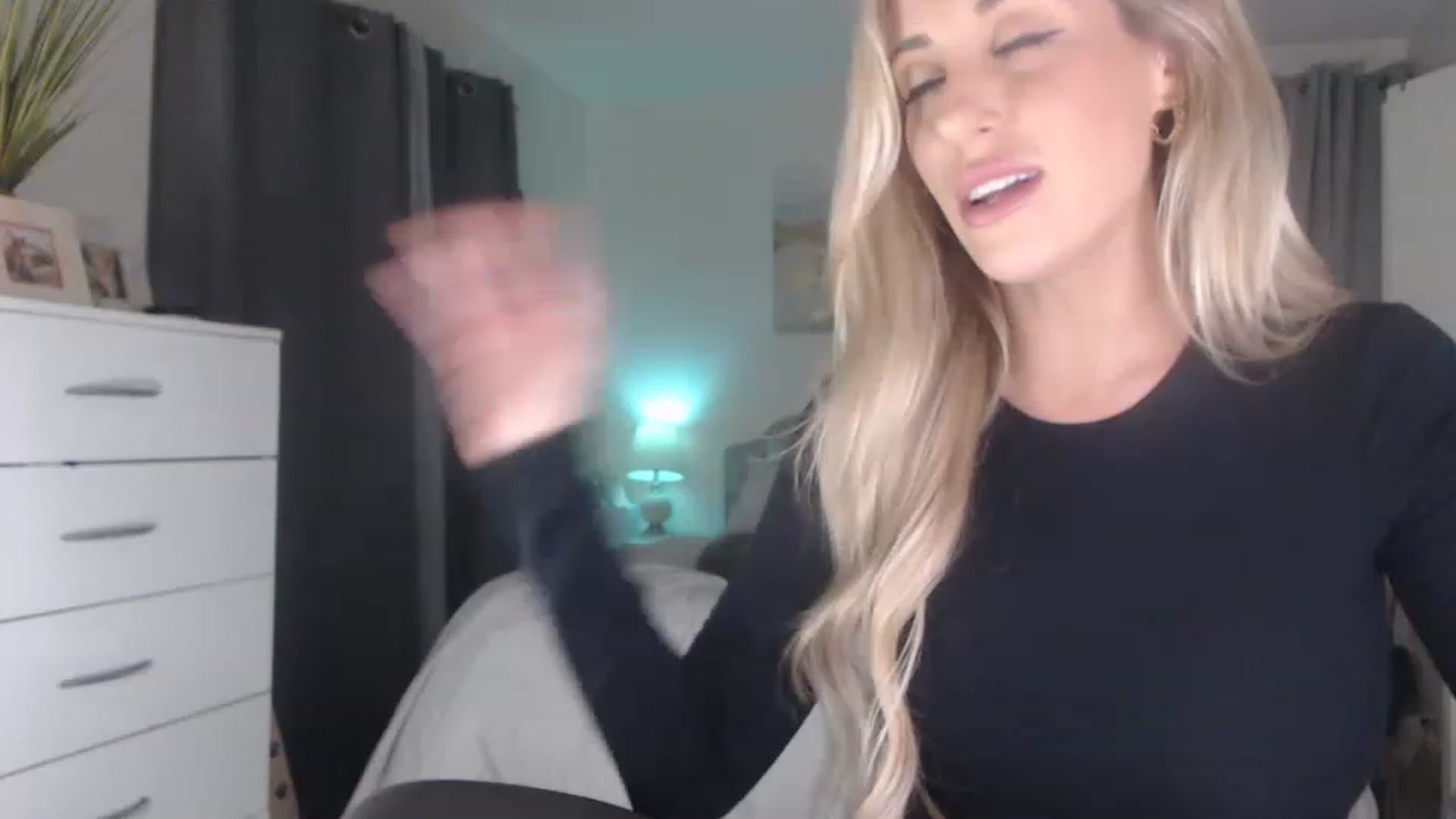 Gallery image thumbnail from Queen_bambii's myfreecams stream on, 12/03/2022, 07:00 image 3 of 20