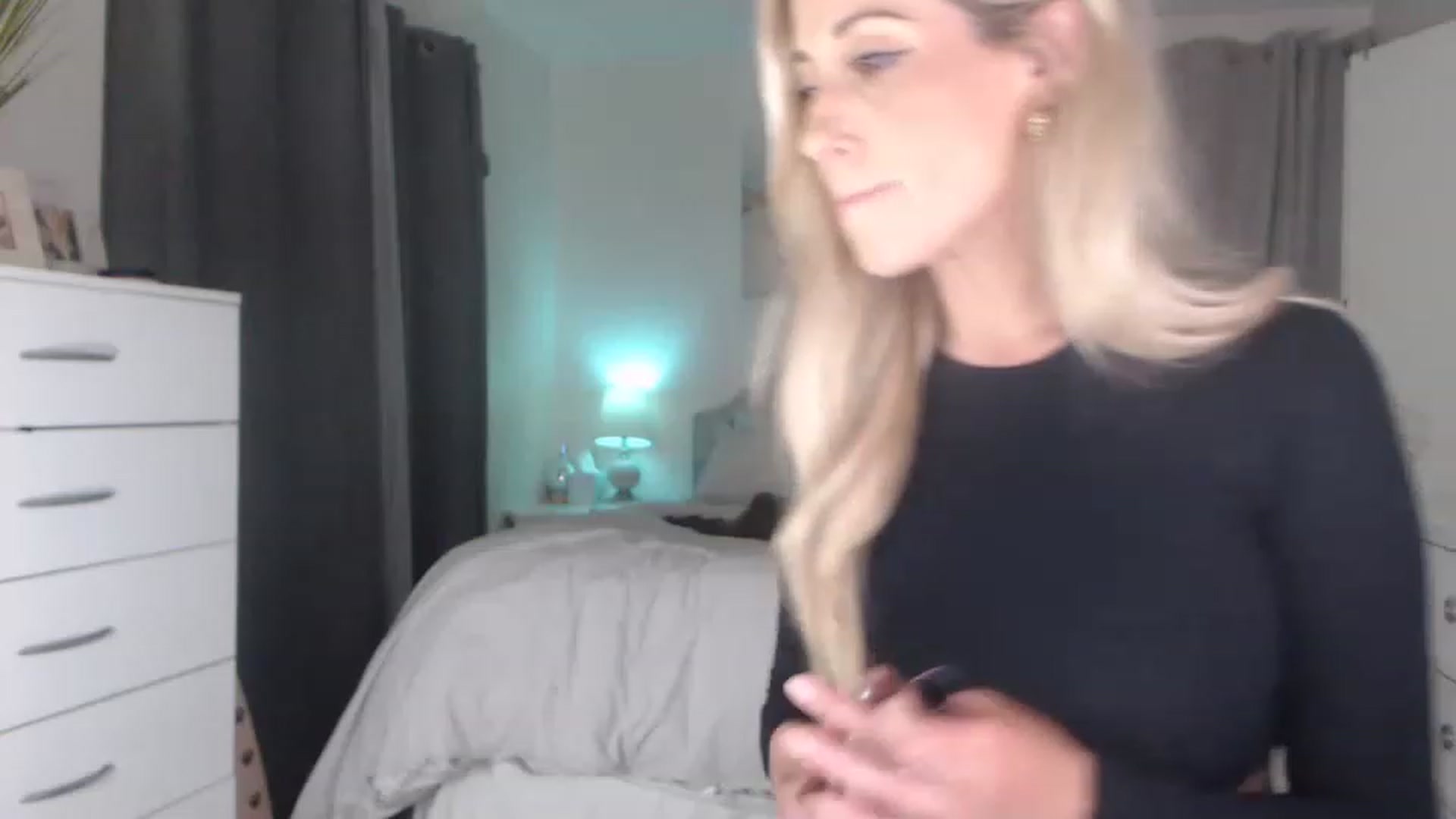 Gallery image thumbnail from Queen_bambii's myfreecams stream on, 12/03/2022, 07:00 image 6 of 20