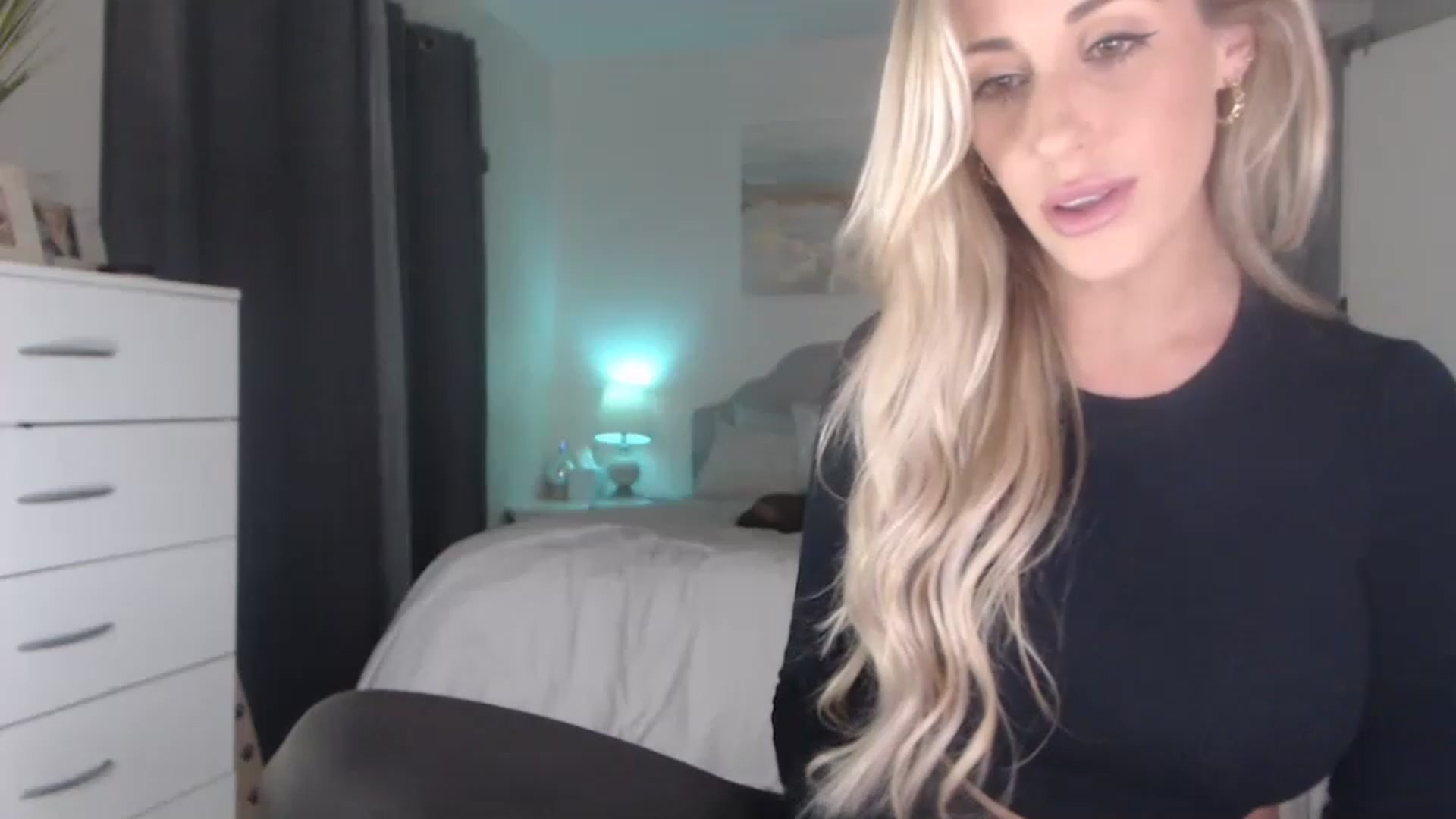 Gallery image thumbnail from Queen_bambii's myfreecams stream on, 12/03/2022, 07:00 image 11 of 20