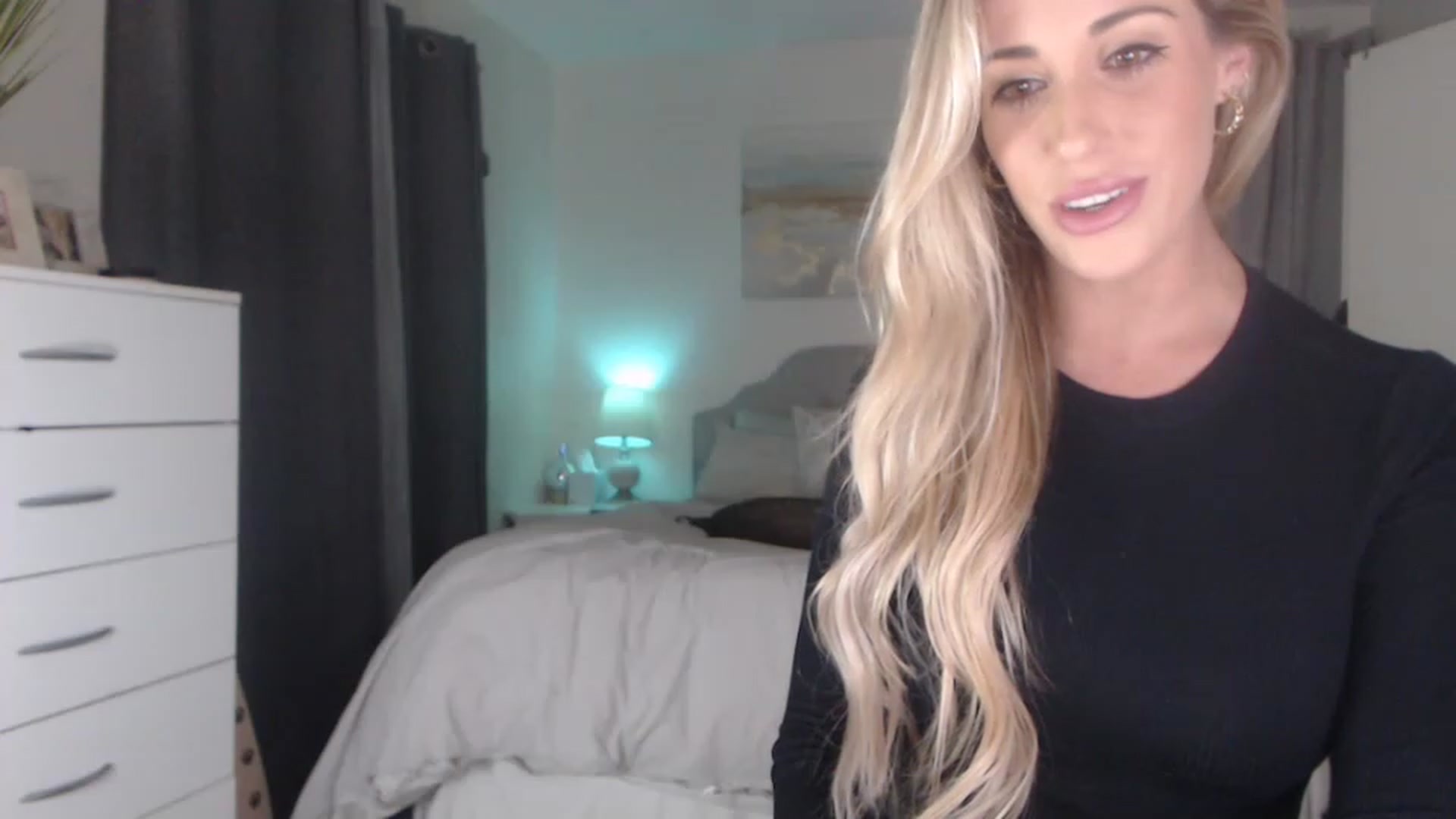 Gallery image thumbnail from Queen_bambii's myfreecams stream on, 12/03/2022, 07:00 image 5 of 20