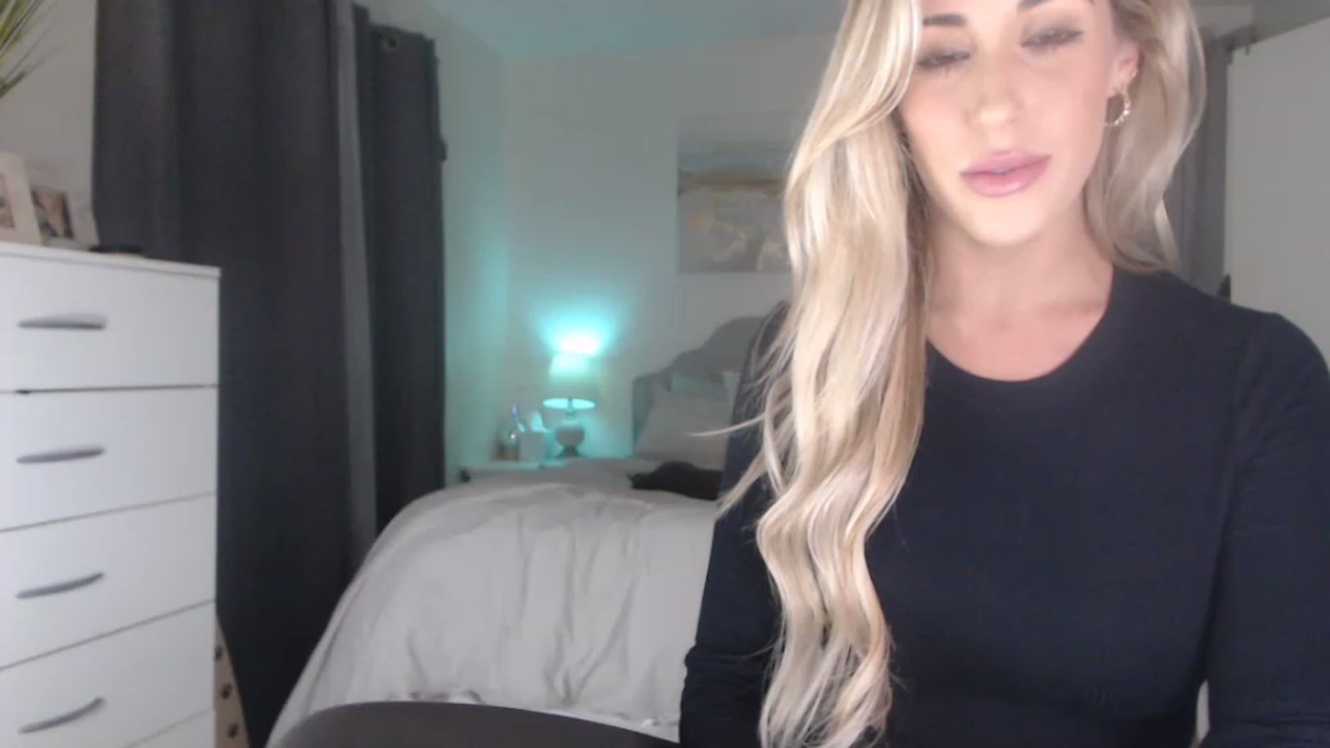 Gallery image thumbnail from Queen_bambii's myfreecams stream on, 12/03/2022, 07:00 image 8 of 20