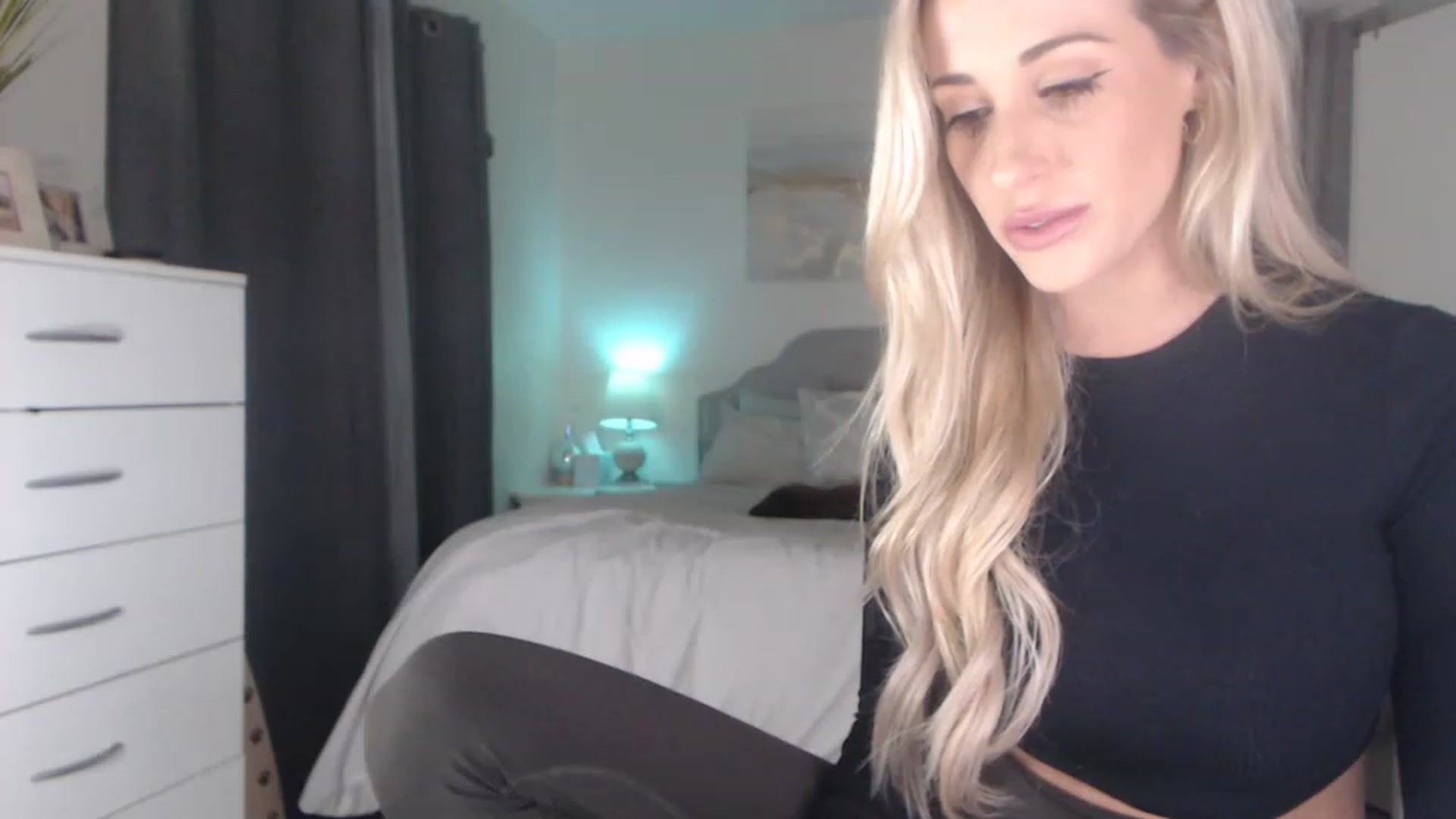 Gallery image thumbnail from Queen_bambii's myfreecams stream on, 12/03/2022, 07:00 image 15 of 20