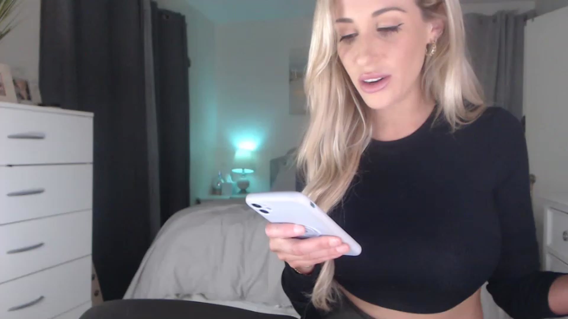 Gallery image thumbnail from Queen_bambii's myfreecams stream on, 12/03/2022, 07:00 image 13 of 20