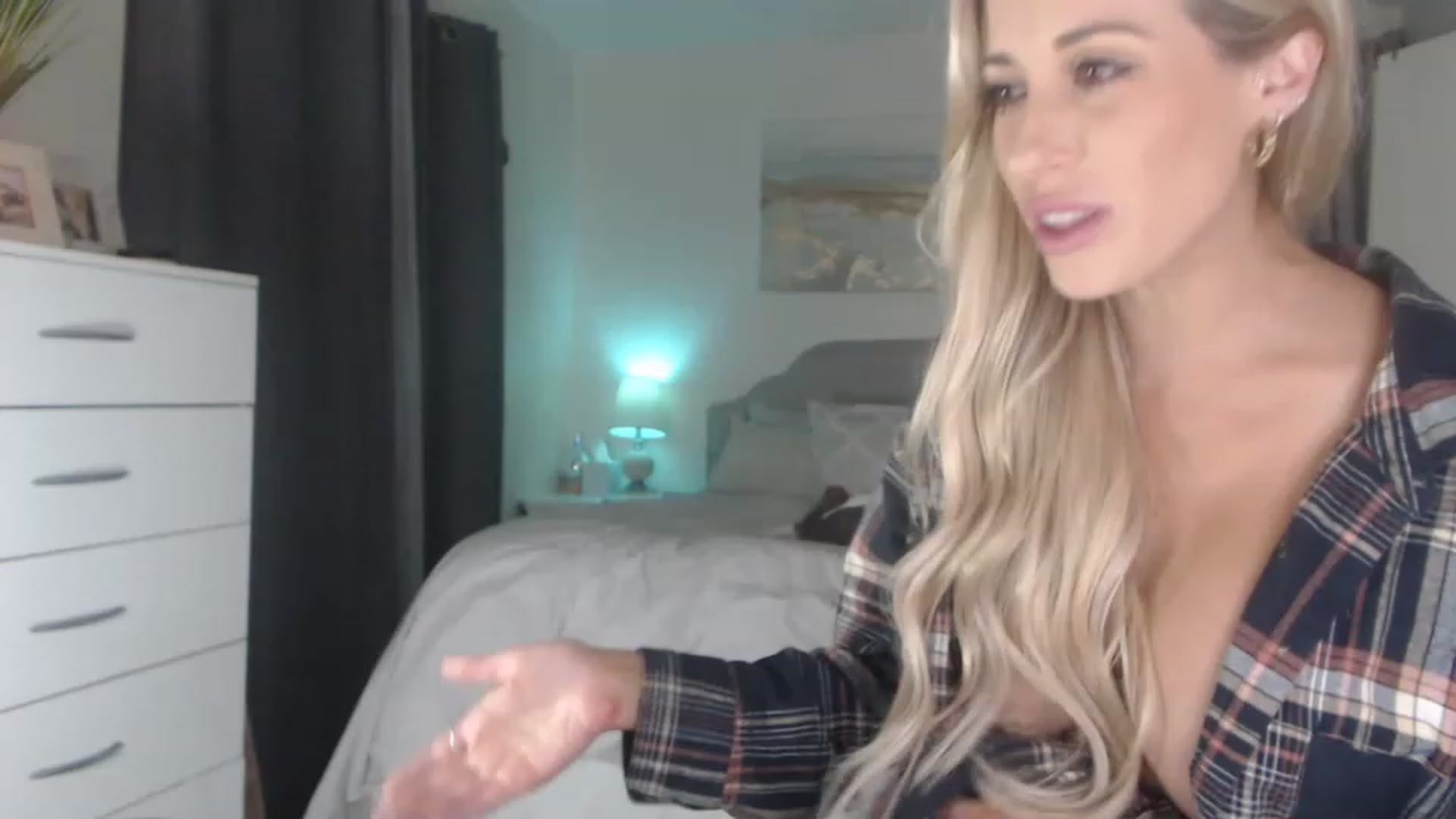 Gallery image thumbnail from Queen_bambii's myfreecams stream on, 12/03/2022, 08:36 image 20 of 20