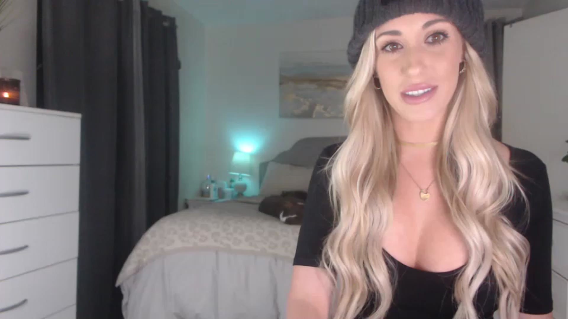 Gallery image thumbnail from Queen_bambii's myfreecams stream on, 12/09/2022, 04:31 image 11 of 20