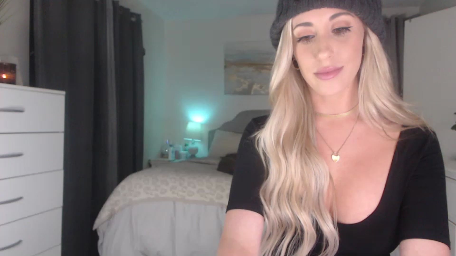 Gallery image thumbnail from Queen_bambii's myfreecams stream on, 12/09/2022, 04:31 image 9 of 20