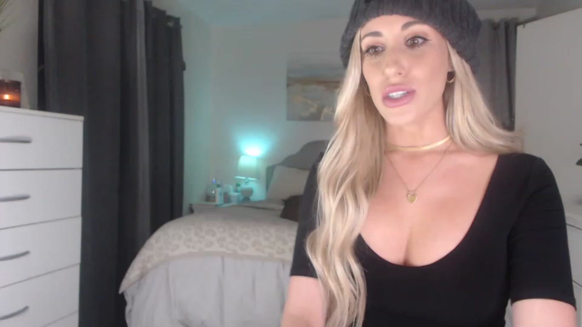 Gallery image thumbnail from Queen_bambii's myfreecams stream on, 12/09/2022, 04:31 image 2 of 20