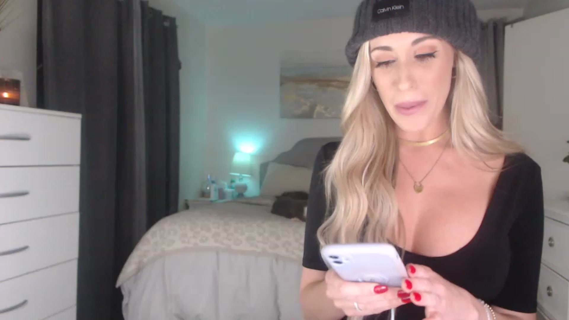 Gallery image thumbnail from Queen_bambii's myfreecams stream on, 12/09/2022, 04:31 image 8 of 20