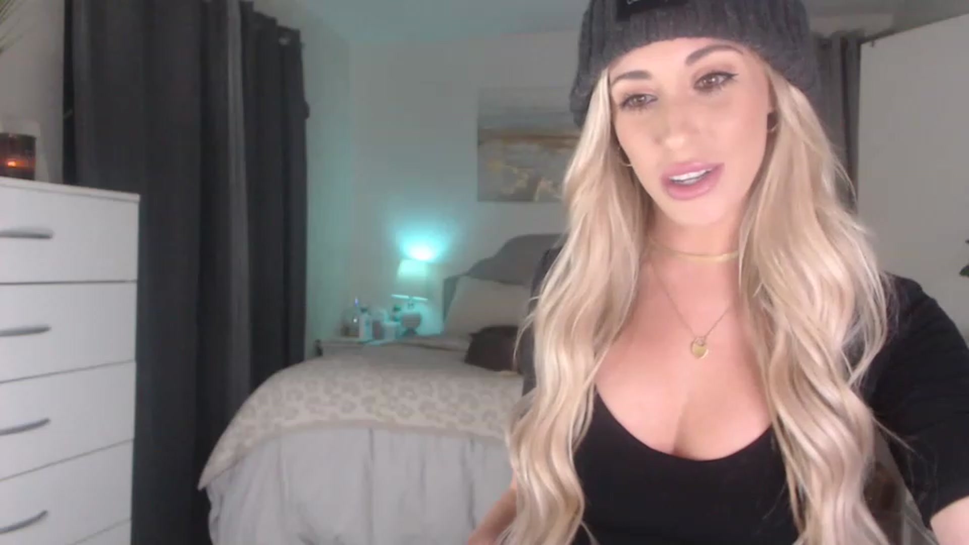 Gallery image thumbnail from Queen_bambii's myfreecams stream on, 12/09/2022, 04:31 image 3 of 20