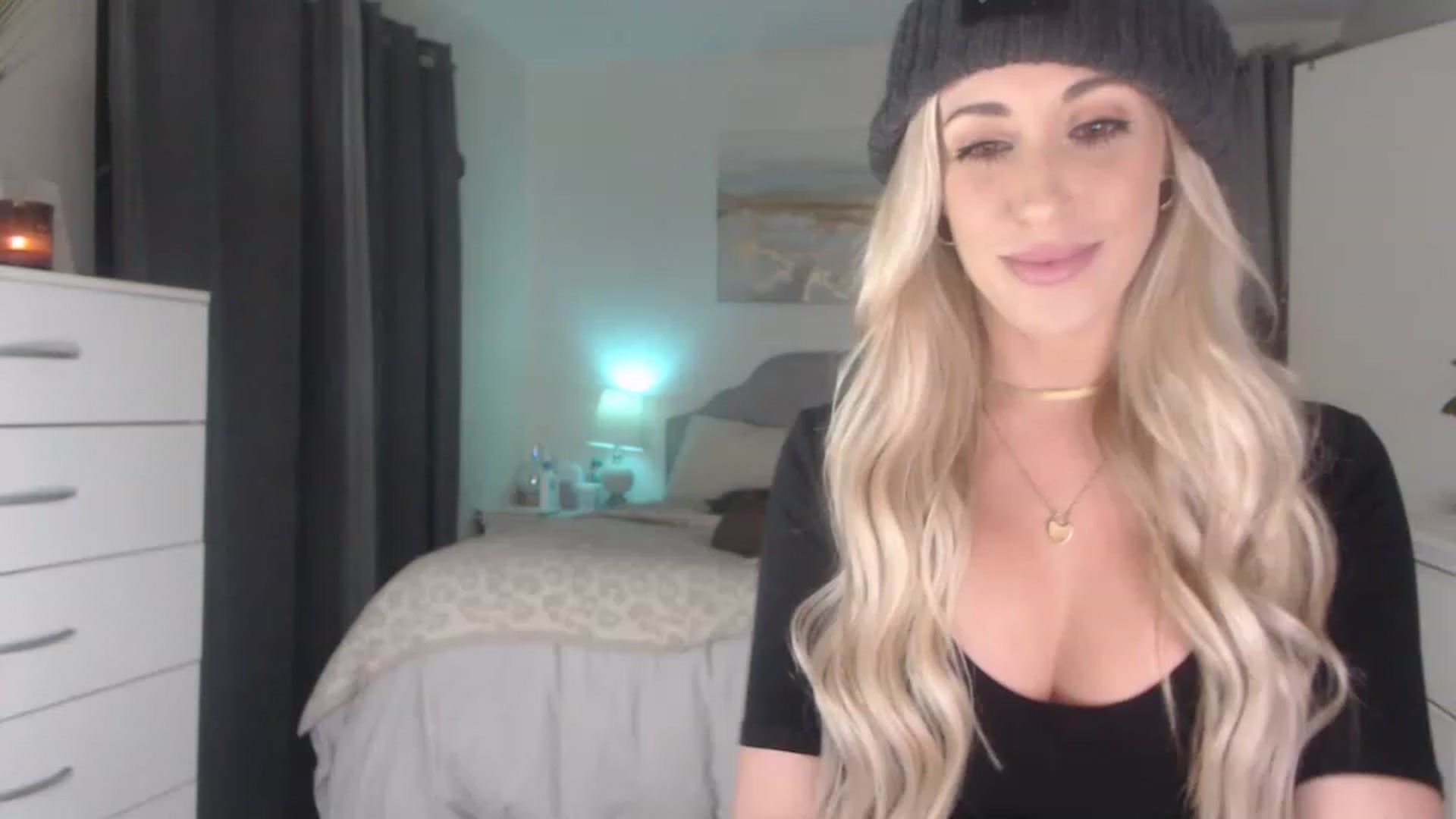 Gallery image thumbnail from Queen_bambii's myfreecams stream on, 12/09/2022, 04:31 image 1 of 20