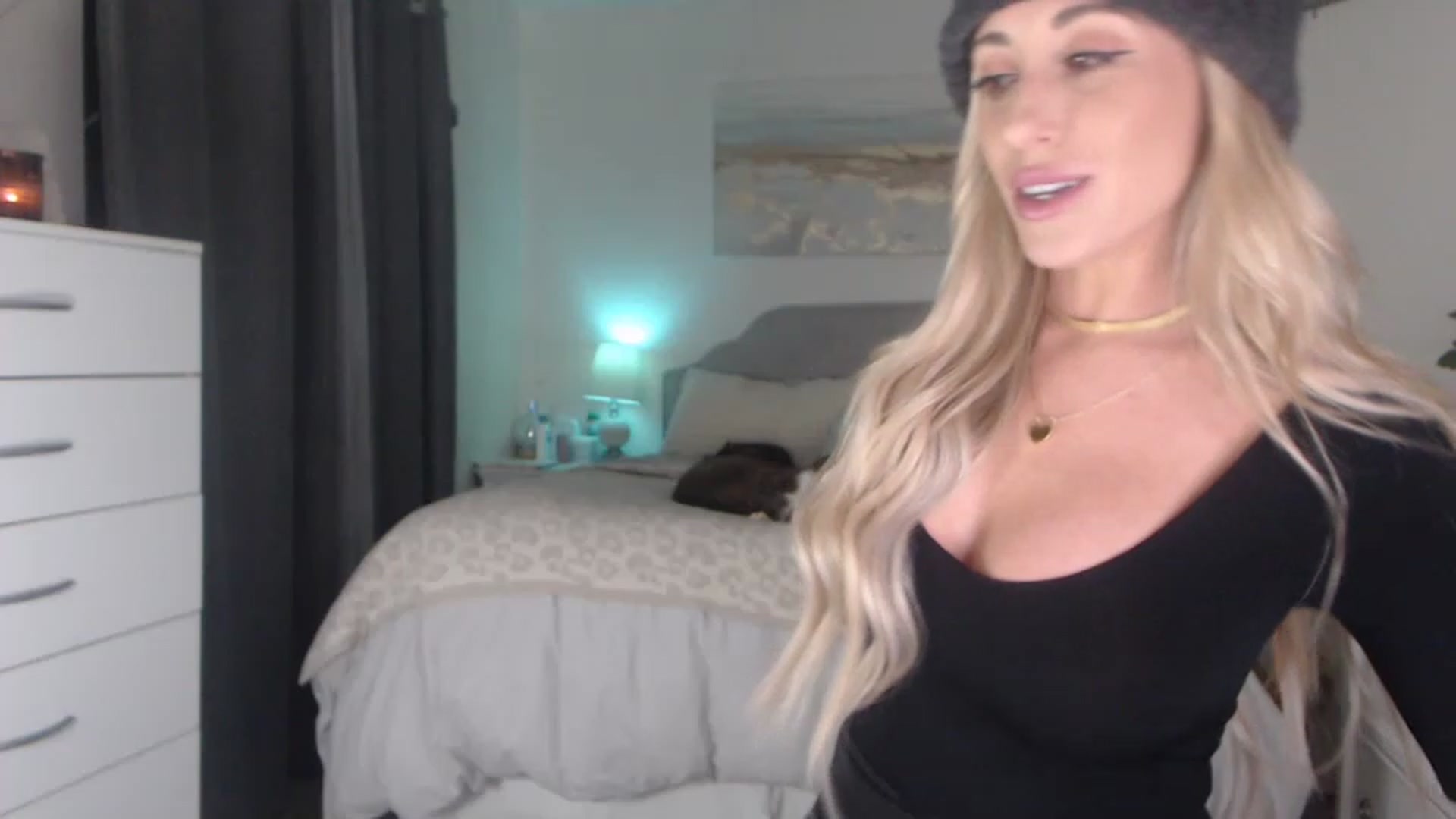 Gallery image thumbnail from Queen_bambii's myfreecams stream on, 12/09/2022, 04:31 image 18 of 20