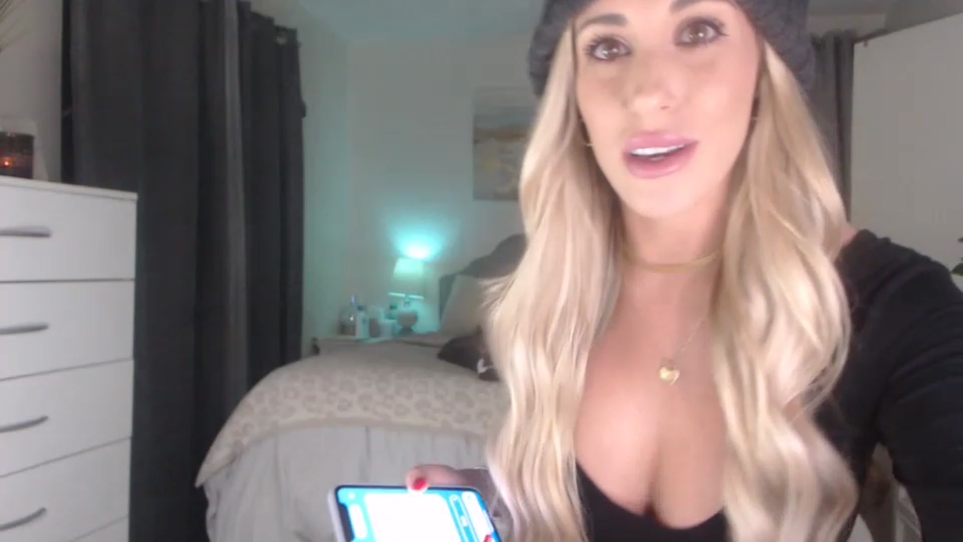 Gallery image thumbnail from Queen_bambii's myfreecams stream on, 12/09/2022, 04:31 image 13 of 20