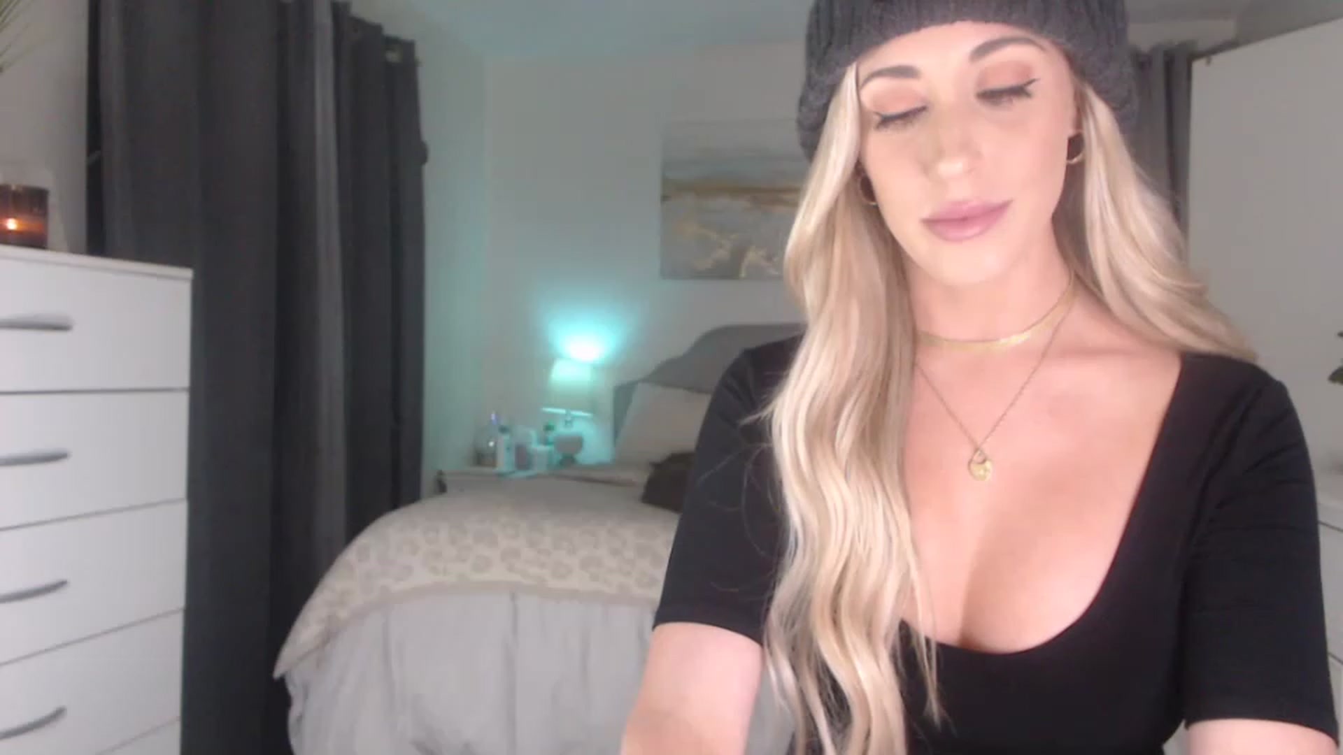 Gallery image thumbnail from Queen_bambii's myfreecams stream on, 12/09/2022, 04:31 image 6 of 20