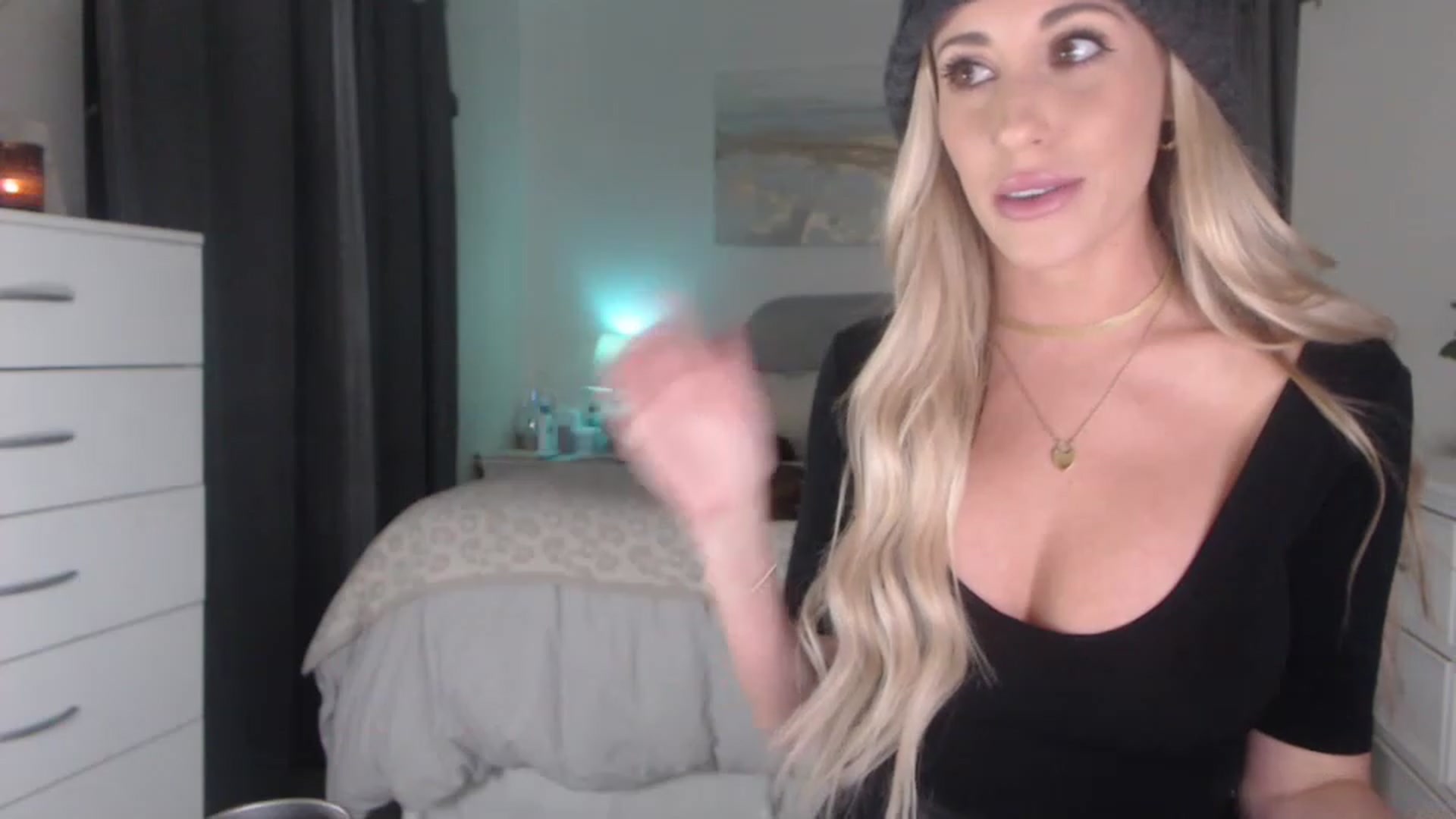 Gallery image thumbnail from Queen_bambii's myfreecams stream on, 12/09/2022, 04:31 image 16 of 20