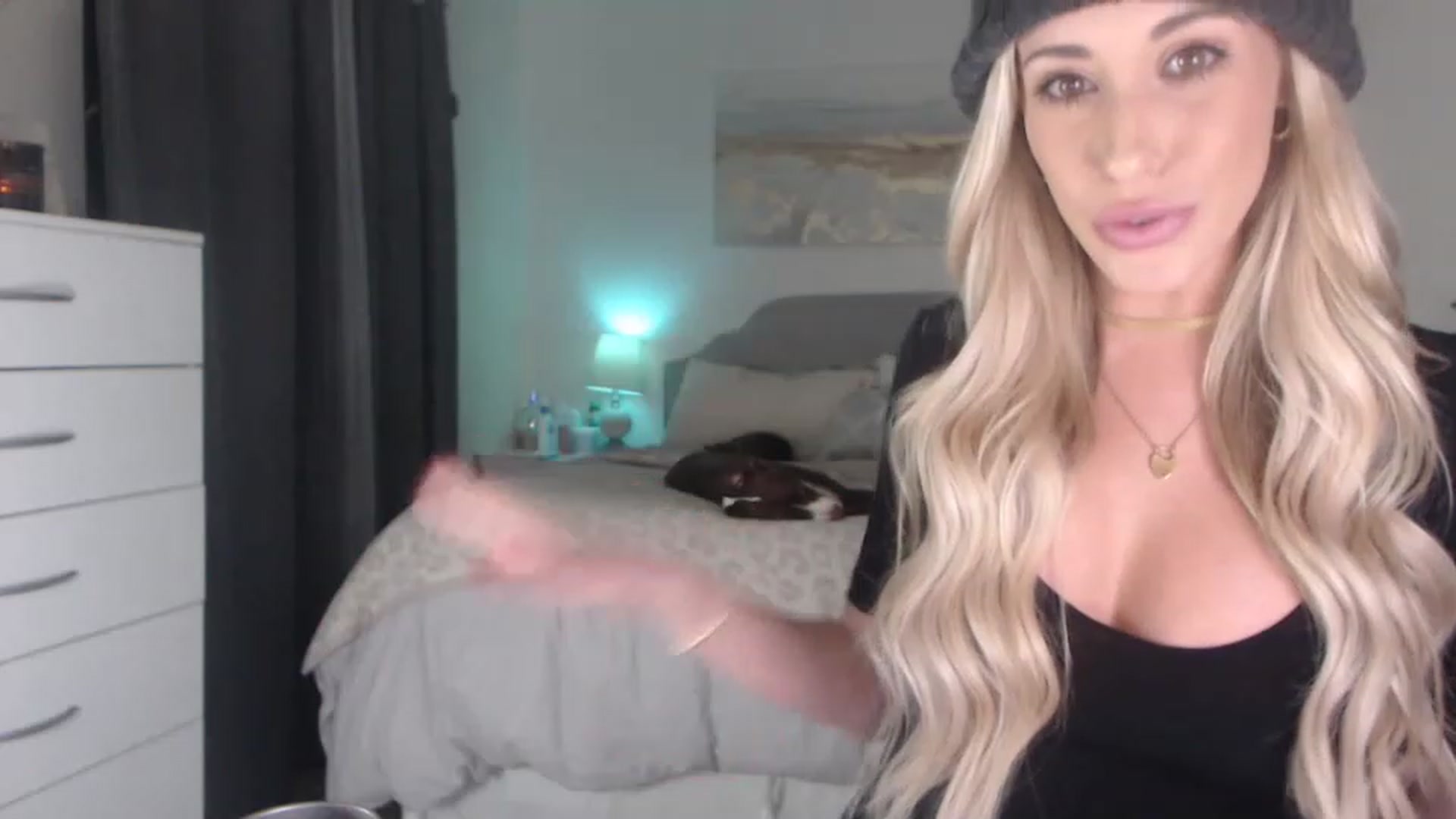 Gallery image thumbnail from Queen_bambii's myfreecams stream on, 12/09/2022, 04:31 image 15 of 20
