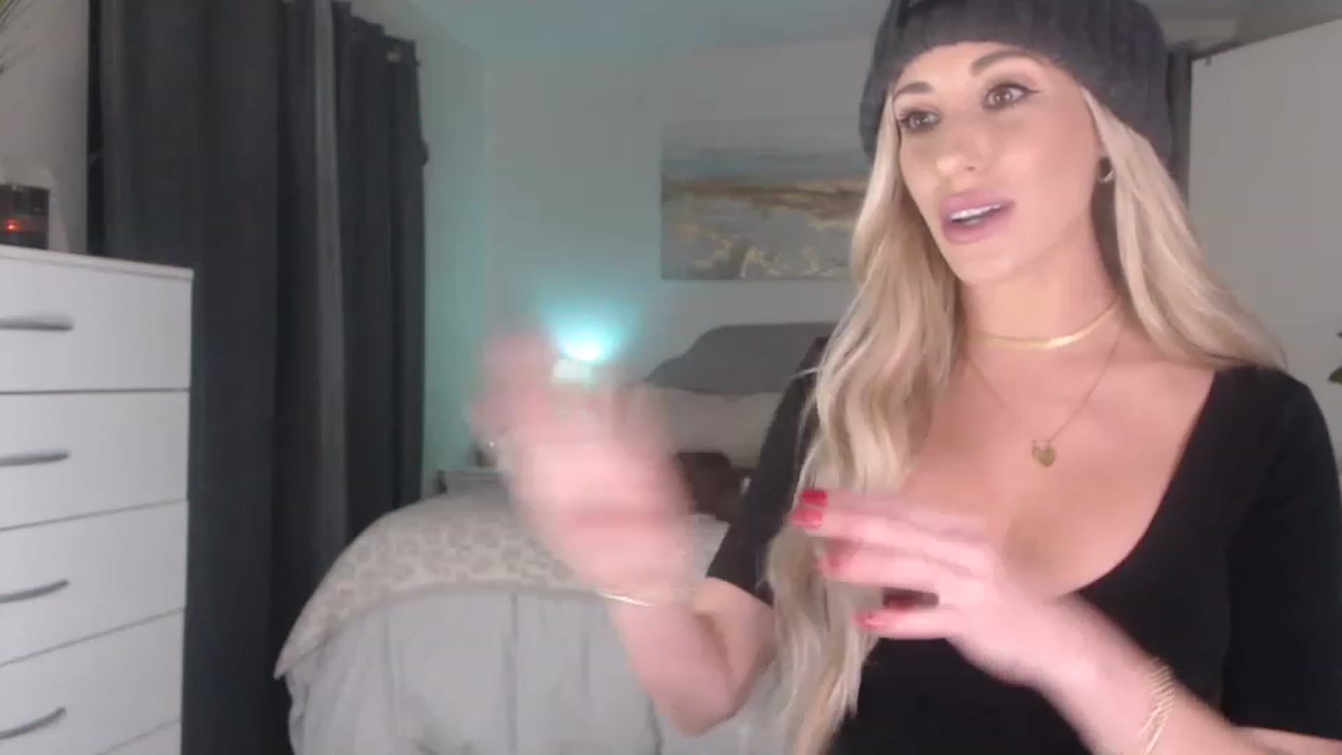 Gallery image thumbnail from Queen_bambii's myfreecams stream on, 12/09/2022, 04:31 image 4 of 20