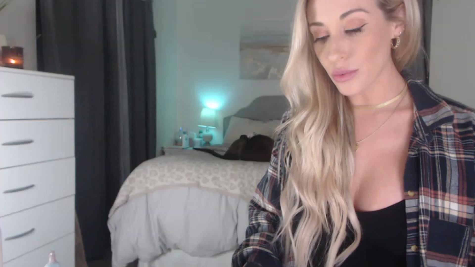 Gallery image thumbnail from Queen_bambii's myfreecams stream on, 12/09/2022, 07:13 image 13 of 20