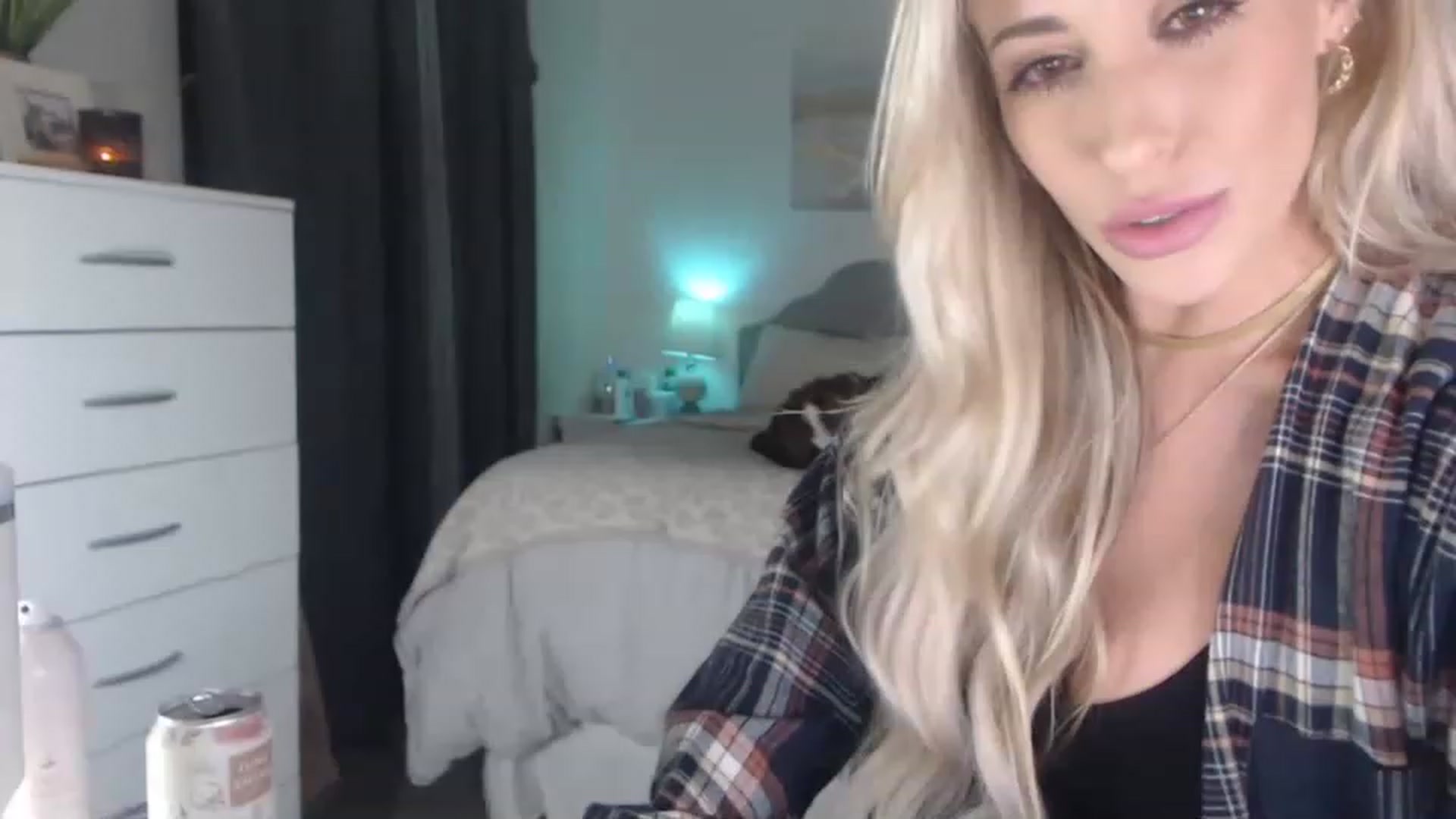 Gallery image thumbnail from Queen_bambii's myfreecams stream on, 12/09/2022, 07:13 image 12 of 20
