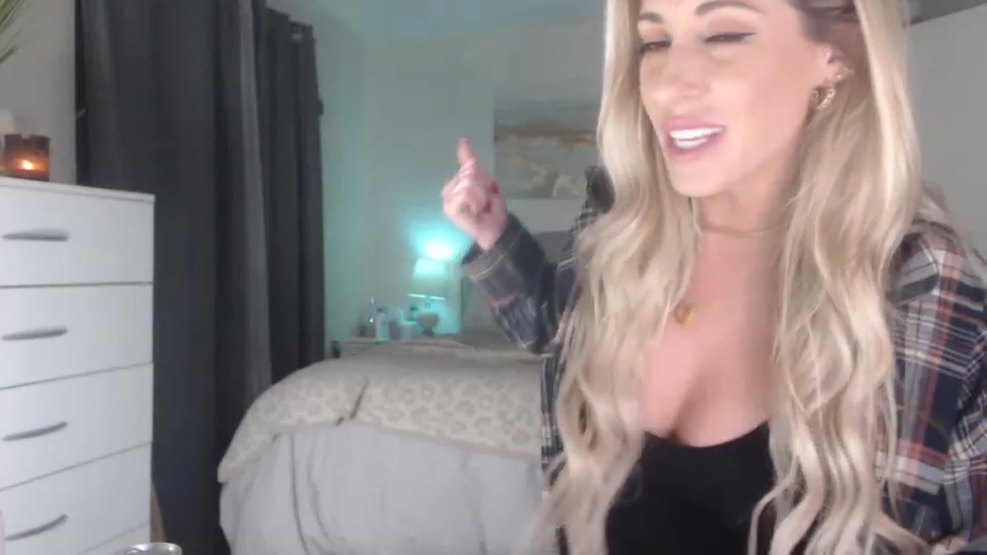 Gallery image thumbnail from Queen_bambii's myfreecams stream on, 12/09/2022, 07:13 image 18 of 20