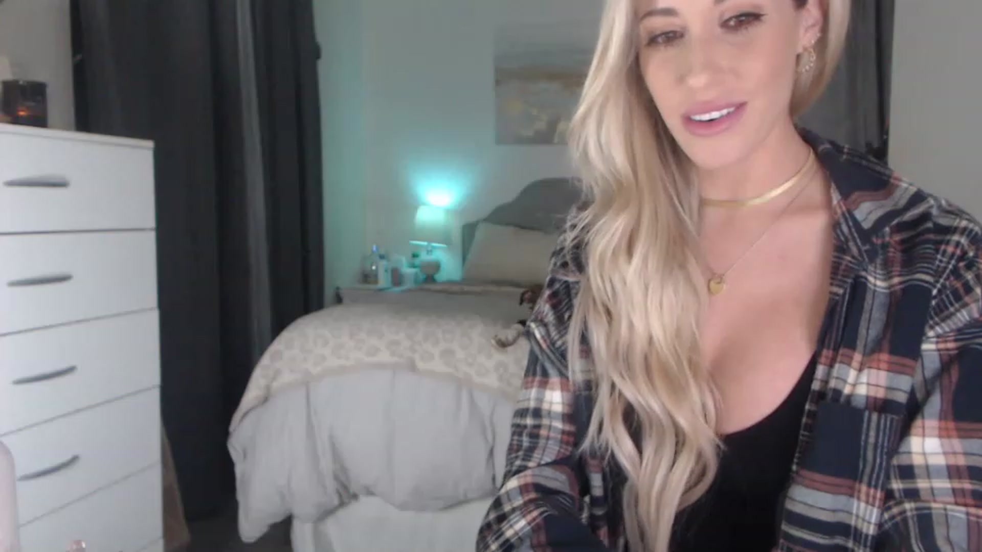 Gallery image thumbnail from Queen_bambii's myfreecams stream on, 12/09/2022, 07:13 image 14 of 20