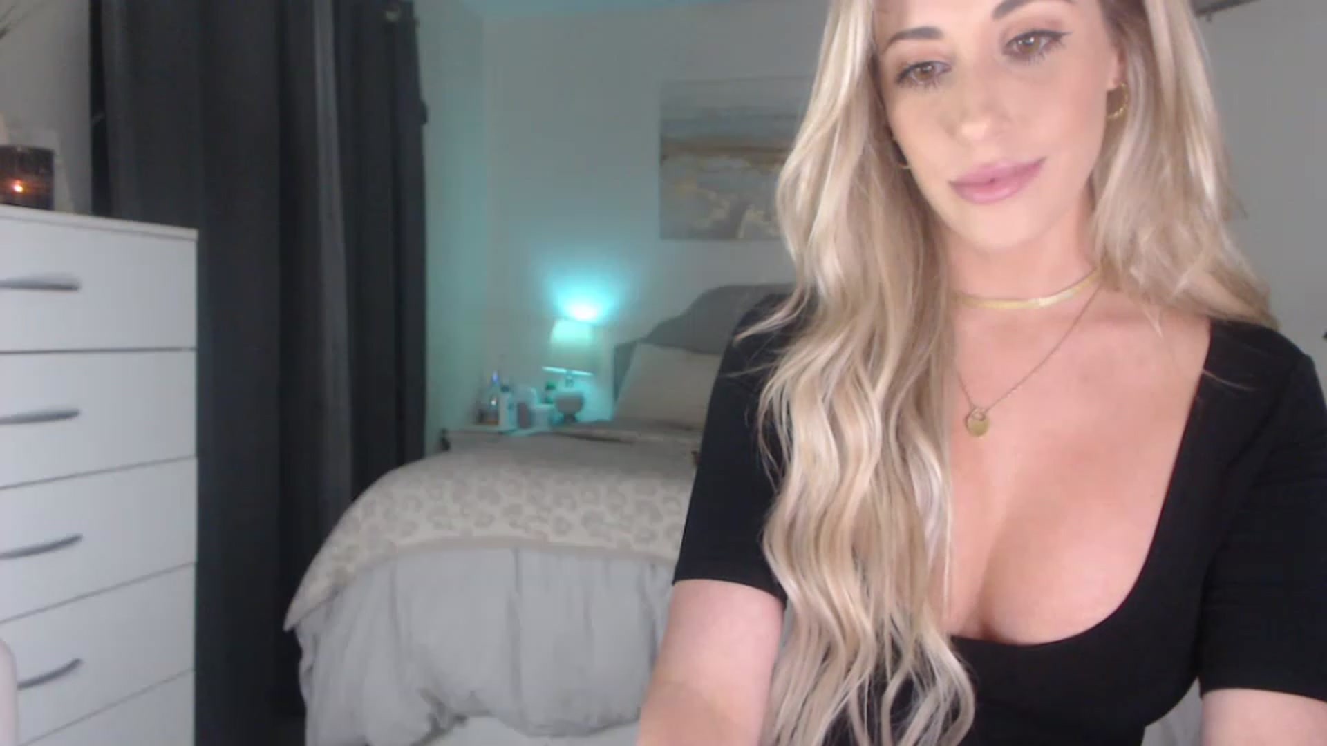 Gallery image thumbnail from Queen_bambii's myfreecams stream on, 12/09/2022, 07:13 image 2 of 20