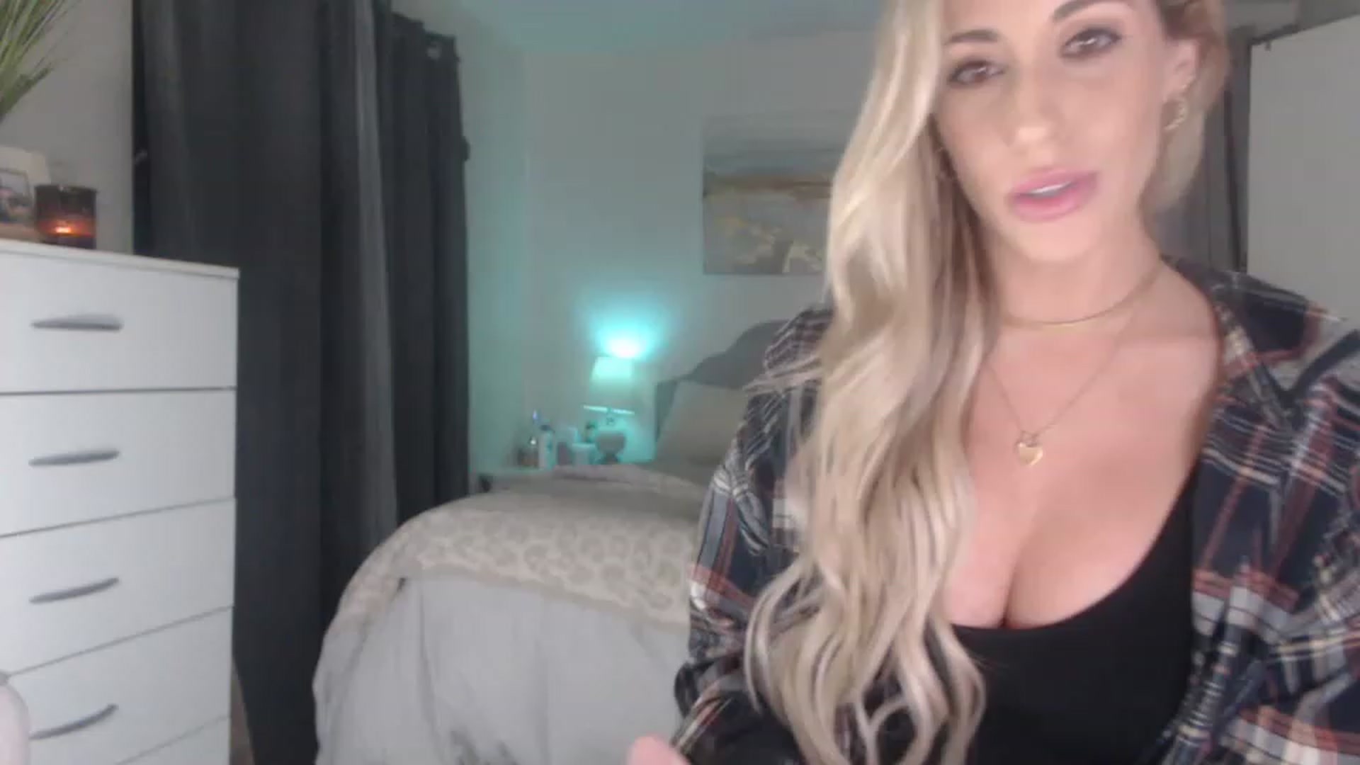 Gallery image thumbnail from Queen_bambii's myfreecams stream on, 12/09/2022, 07:53 image 3 of 20