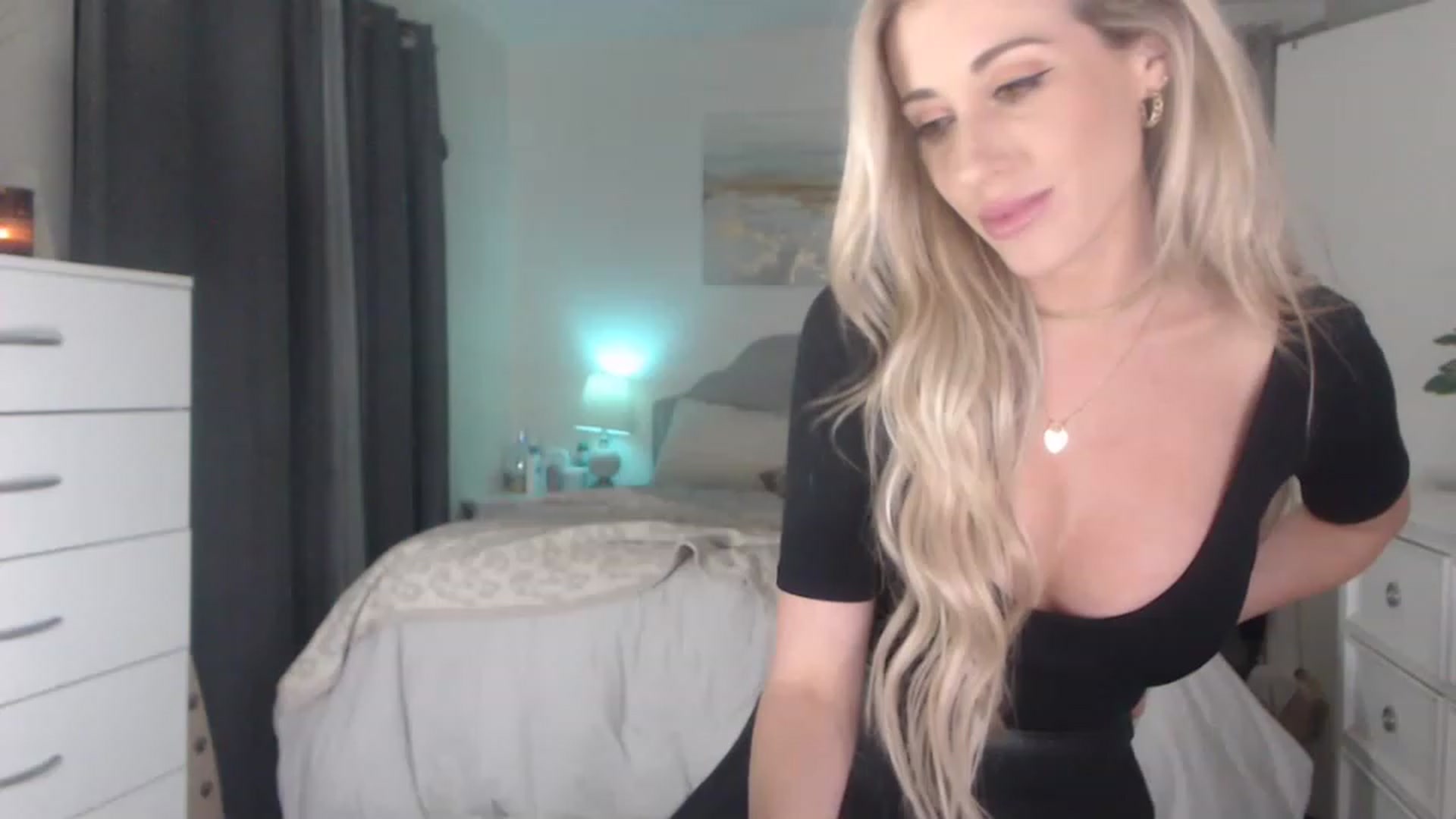 Gallery image thumbnail from Queen_bambii's myfreecams stream on, 12/09/2022, 07:53 image 17 of 20