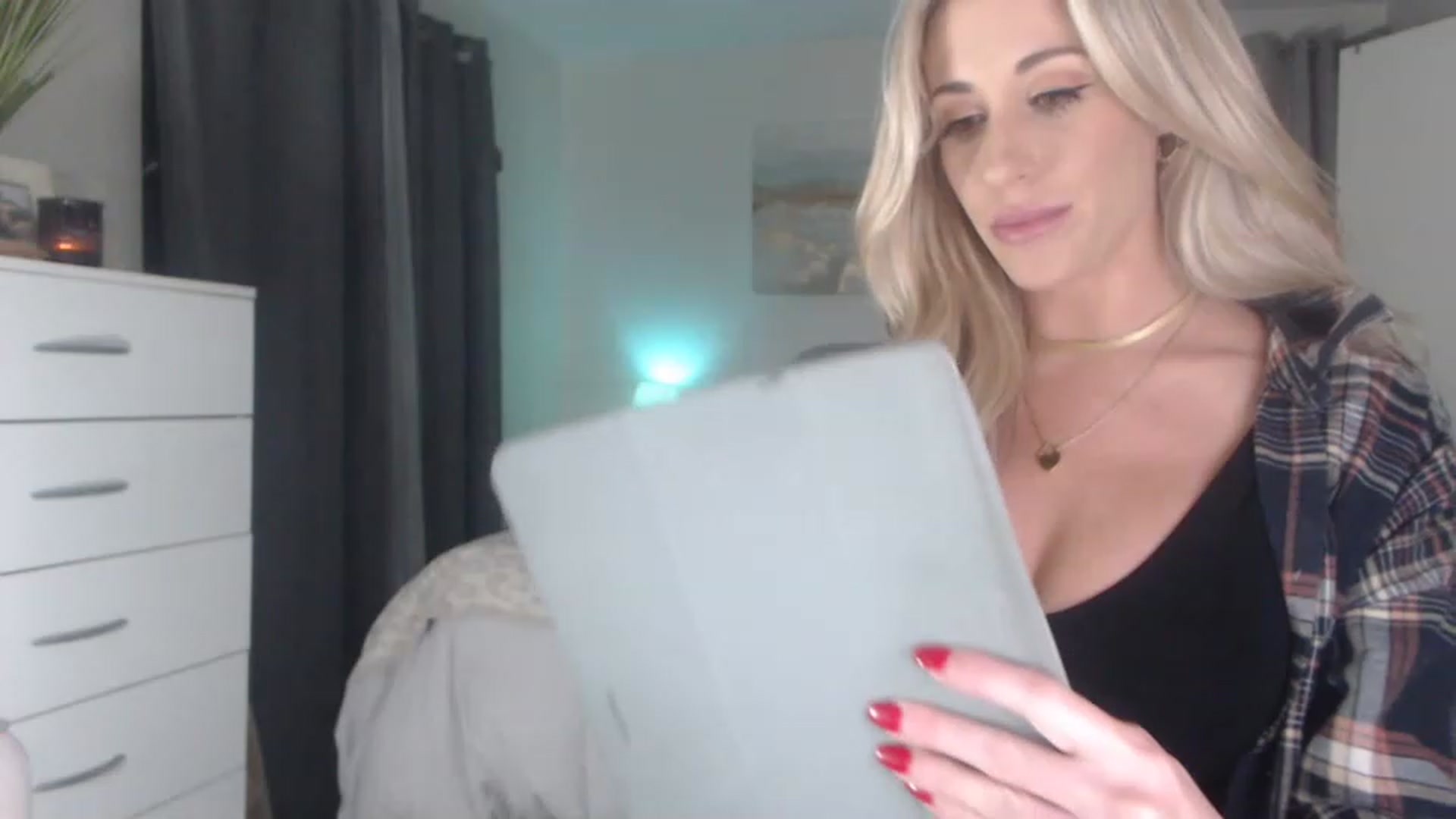 Gallery image thumbnail from Queen_bambii's myfreecams stream on, 12/09/2022, 07:53 image 4 of 20