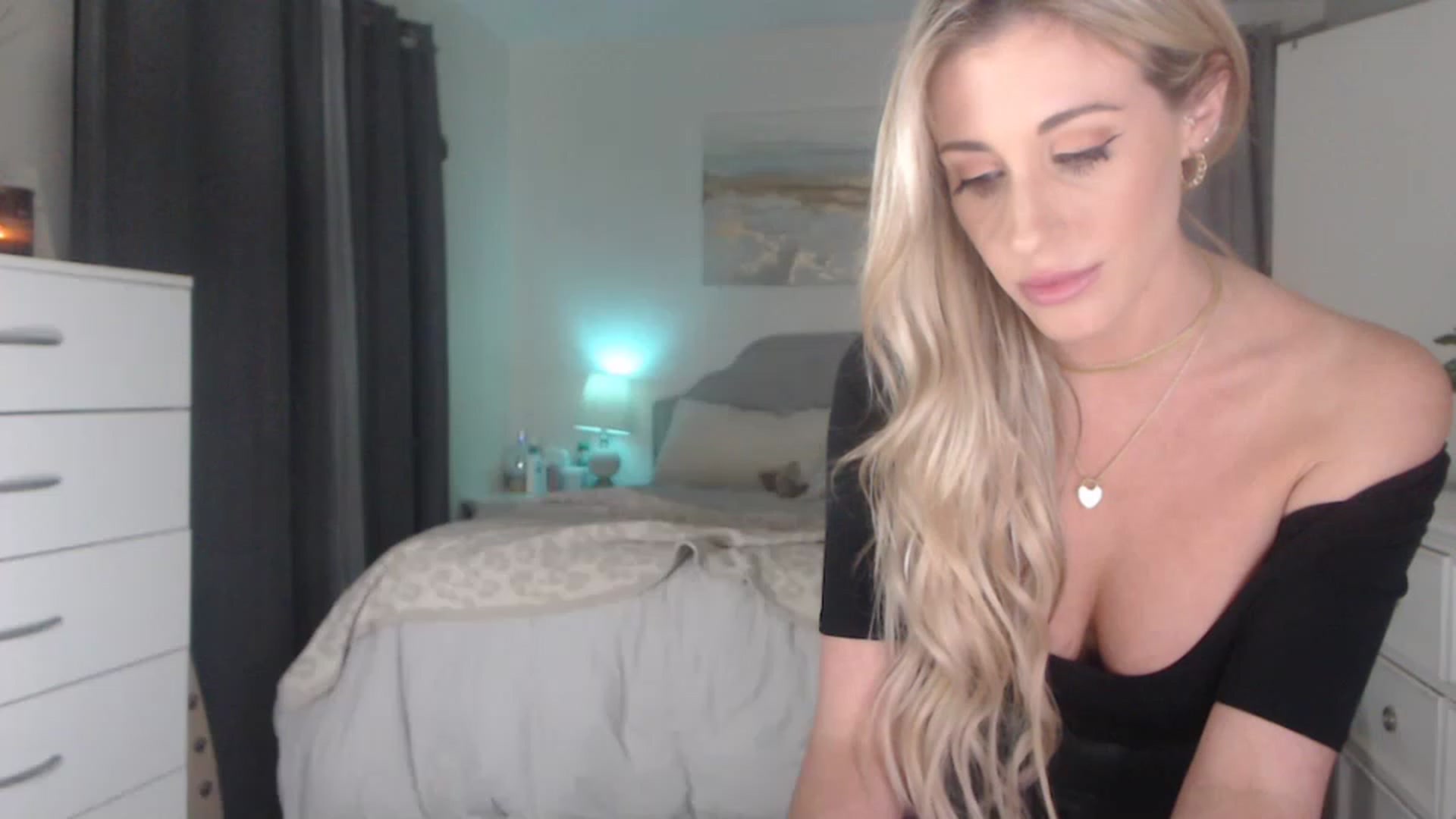Gallery image thumbnail from Queen_bambii's myfreecams stream on, 12/09/2022, 07:53 image 19 of 20
