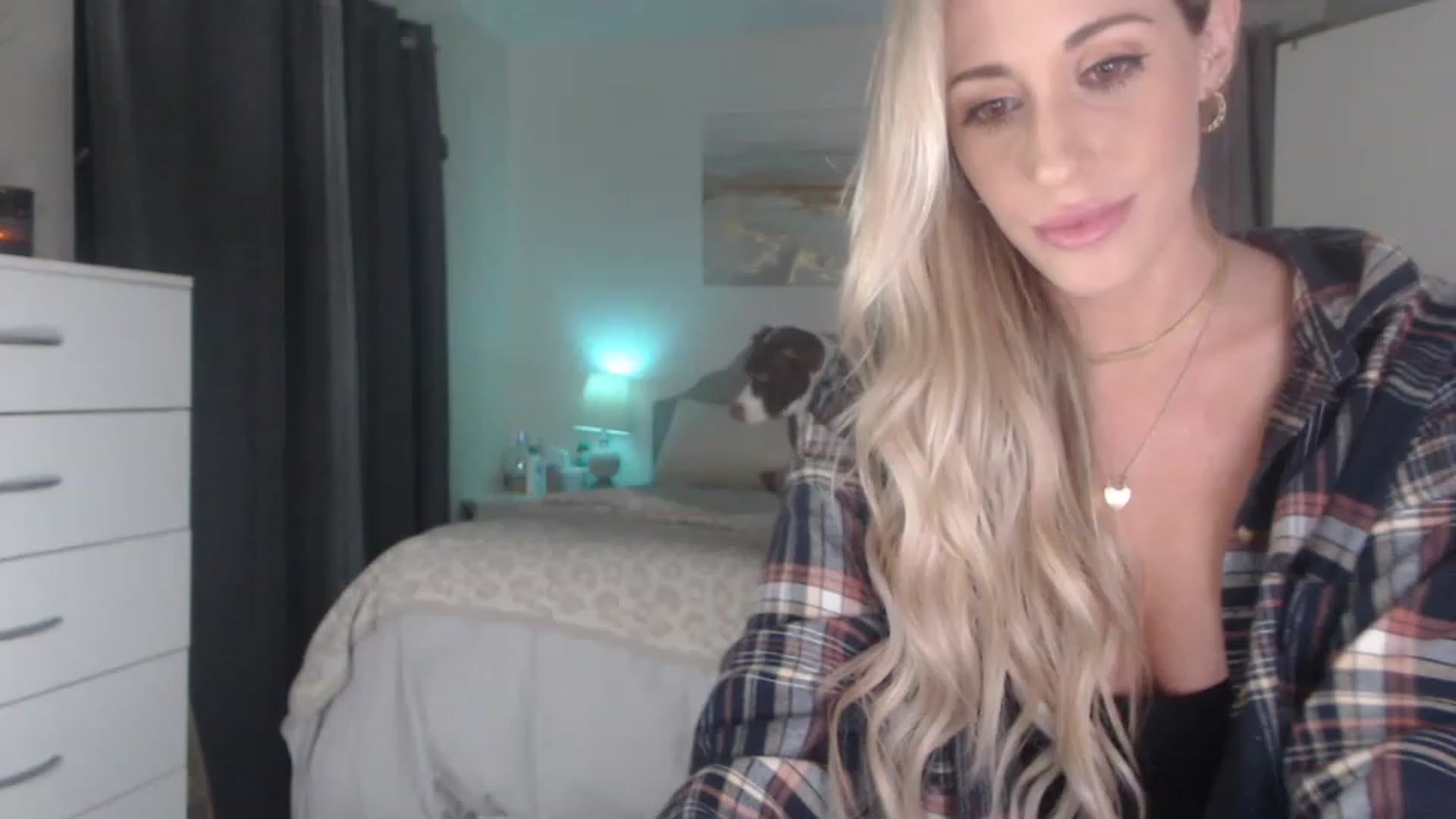 Gallery image thumbnail from Queen_bambii's myfreecams stream on, 12/09/2022, 07:53 image 12 of 20