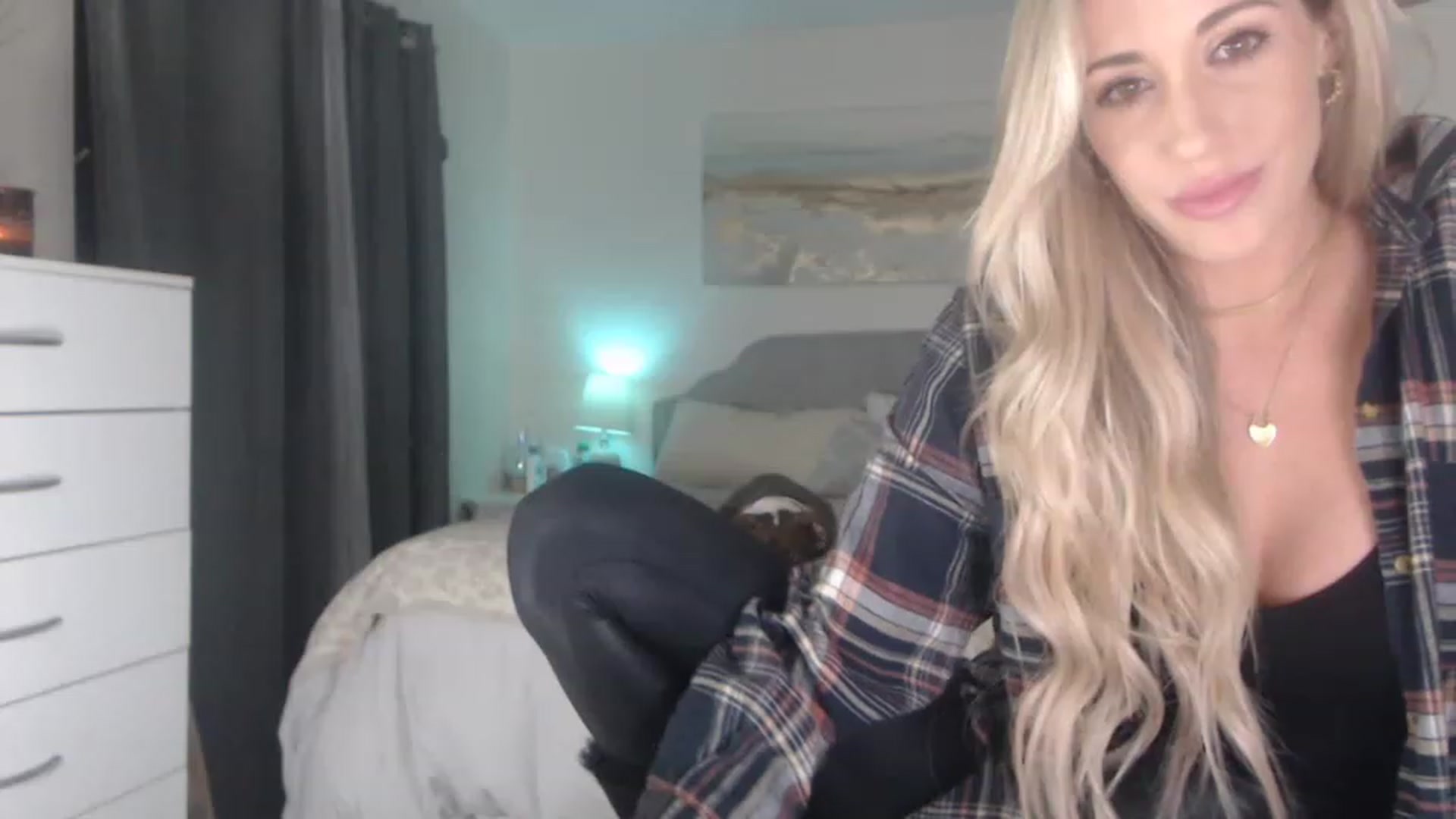 Gallery image thumbnail from Queen_bambii's myfreecams stream on, 12/09/2022, 07:53 image 11 of 20