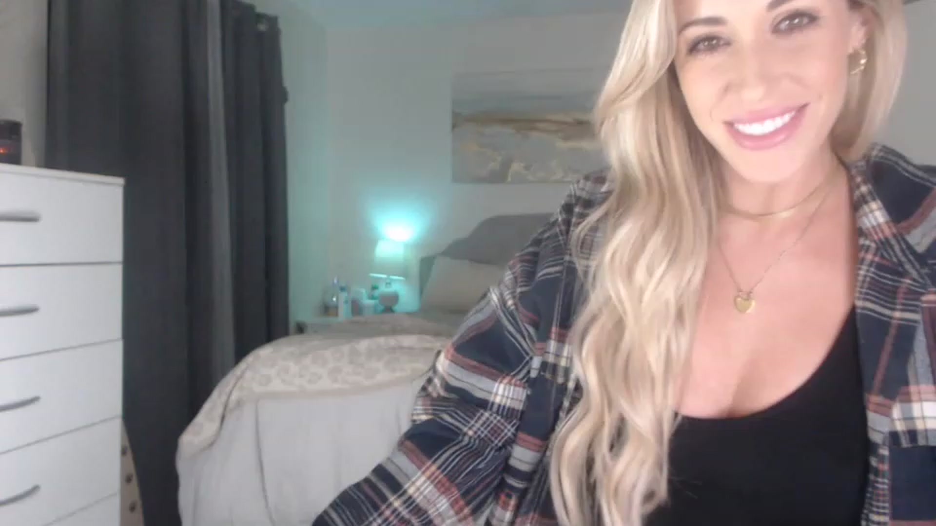 Gallery image thumbnail from Queen_bambii's myfreecams stream on, 12/09/2022, 07:53 image 15 of 20