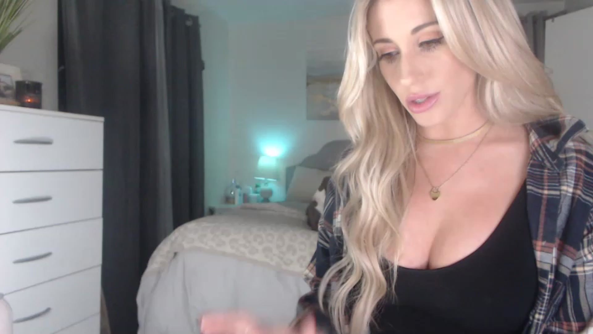 Gallery image thumbnail from Queen_bambii's myfreecams stream on, 12/09/2022, 07:53 image 5 of 20
